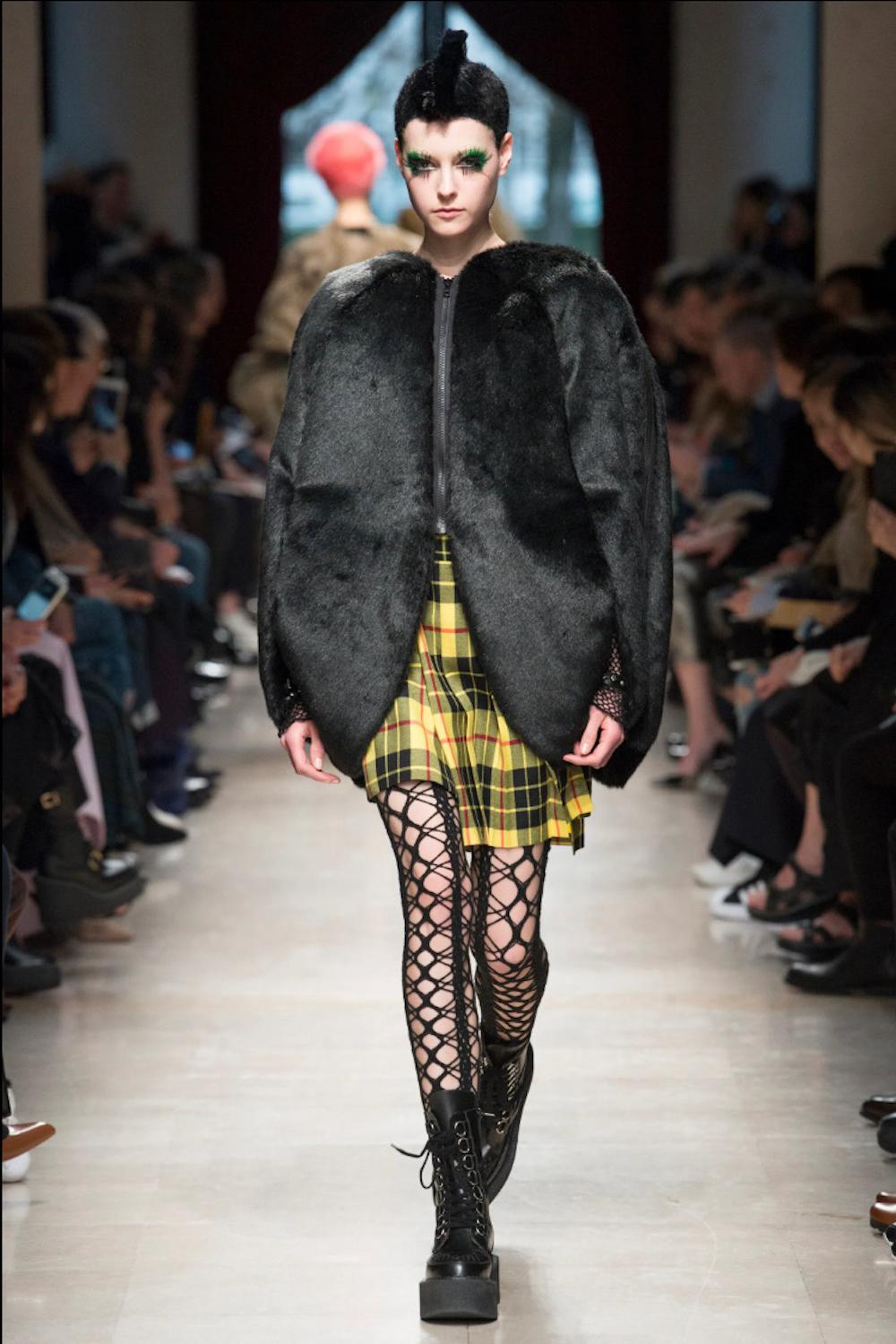 - Autumn /Winter 2017 Junya Watanabe Comme des Garçons runway collection

- Sold by Mae Vintage London 

- Faux fur cape made of 4 sections connected by zips

- Excellent condition 


