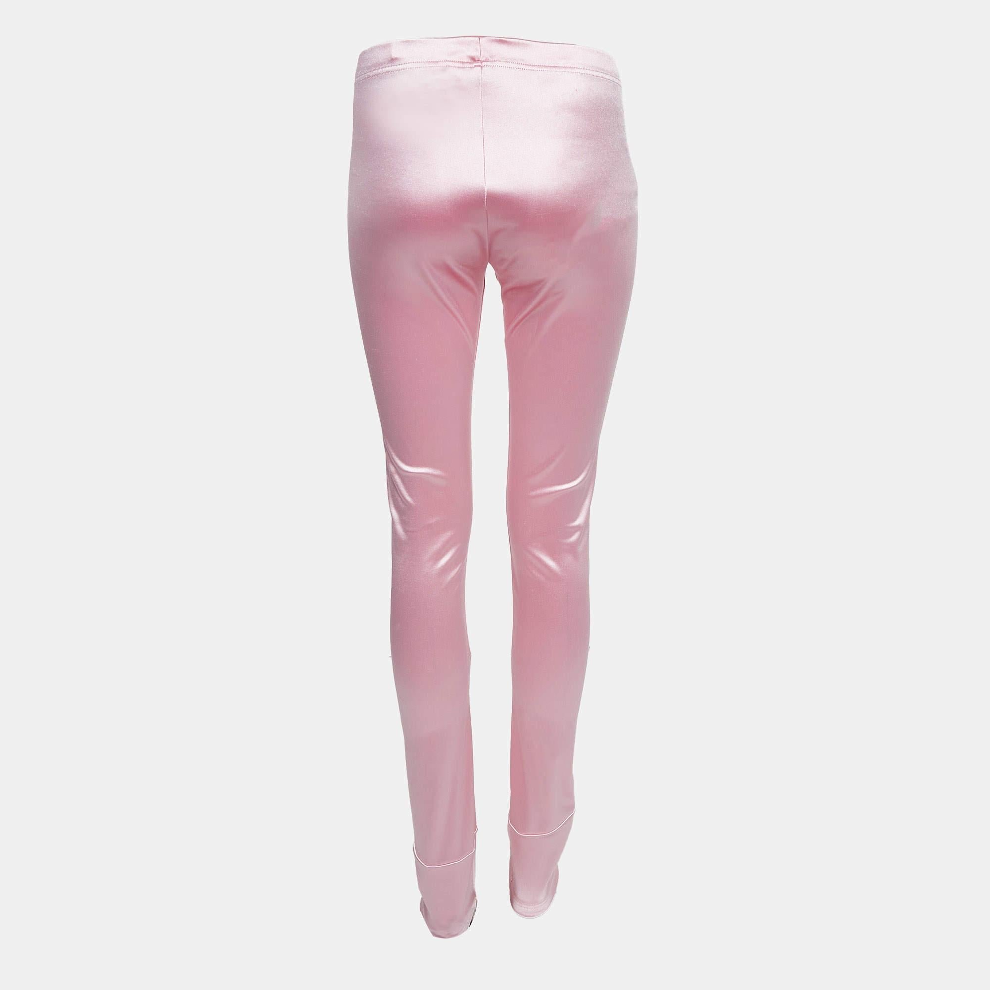 Para tus sesiones de entrenamiento  holgazaneando  o simplemente hacer recados  estos leggings Junya Watanabe Commes Des Garcons te serán útiles en múltiples ocasiones. Están fabricados con materiales de calidad y tienen un buen ajuste.