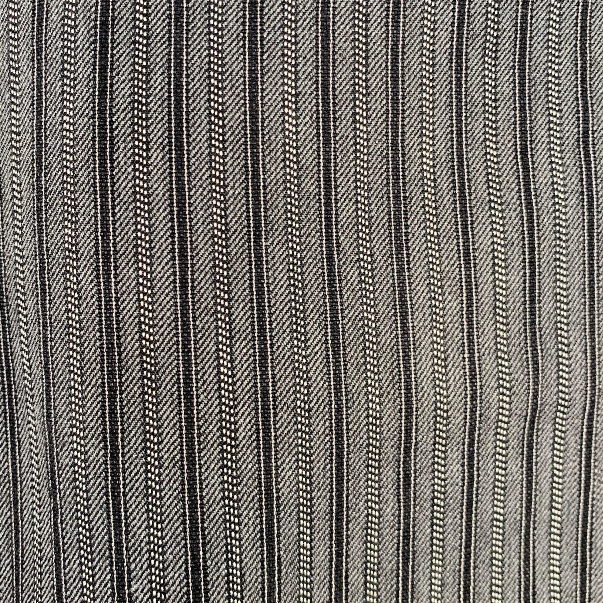 Jeans JUNYA WATANABE x Levi's
en coton tissé gris et noir, avec un motif à rayures, une jambe droite et une fermeture à glissière. Fabriqué au Japon. Excellent état. 

Marqué :   M 

Mesures : 
  Taille : 33 pouces Taille : 8 pouces Entrejambe : 29