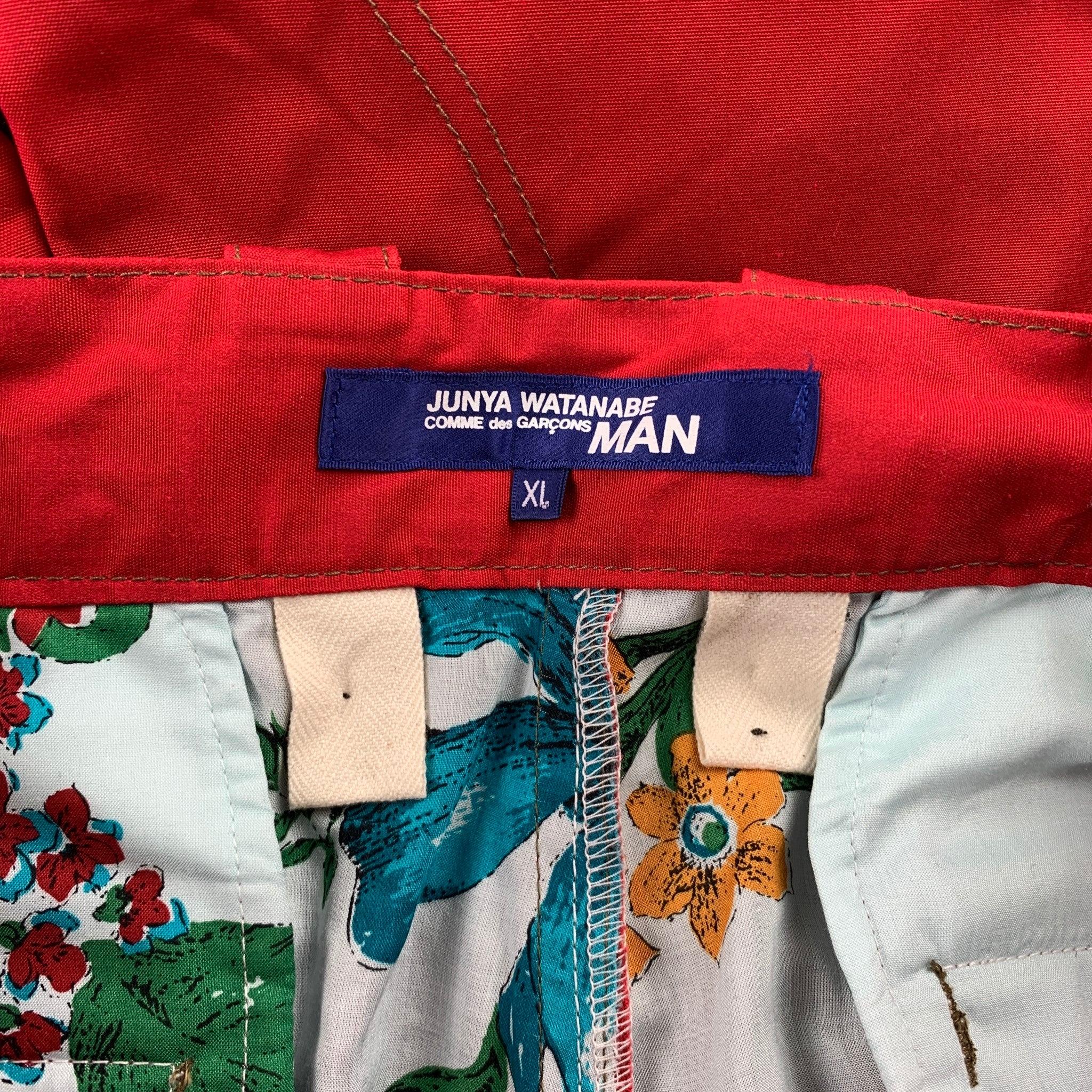JUNYA WATANABE Größe XL Rote plissierte Shorts aus Polyestermischung im Angebot 2