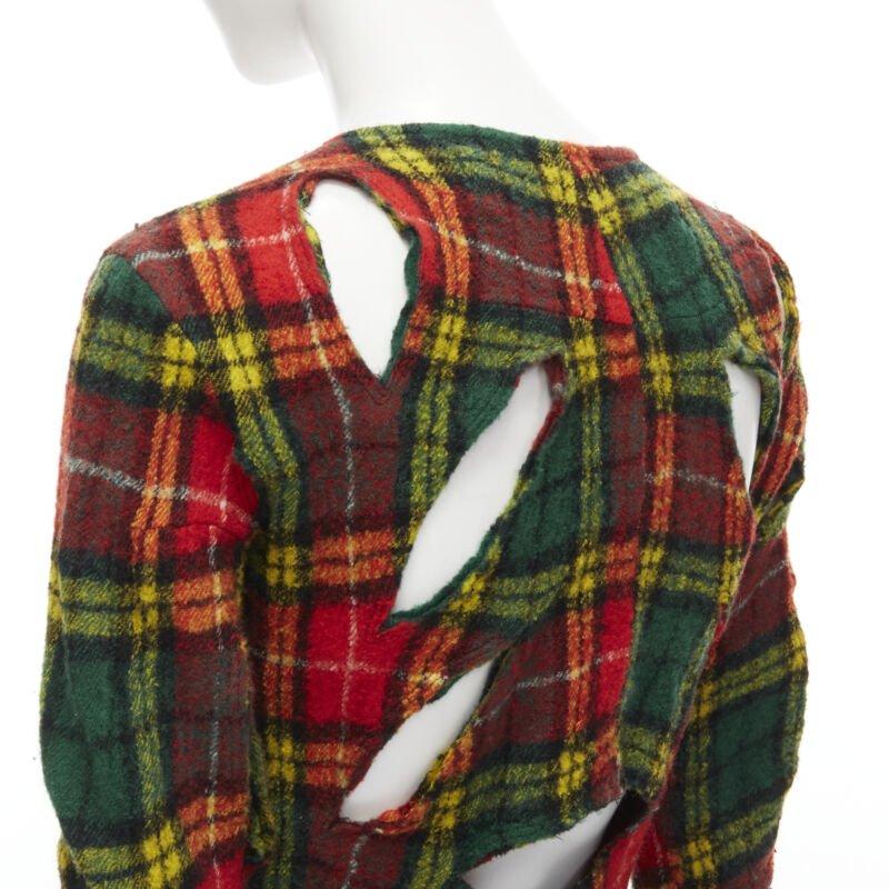 Junya Watanabe Vintage 1995 rosso punk plaid in lana cotta, giacca tagliata S
Riferimento: CRTI/A00570
Marchio: Junya Watanabe
Designer: Junya Watanabe
Collezione: 1995
Materiale: Lana
Colore: Rosso, Verde
Modello: A scacchi
Chiusura: zip
Dettagli