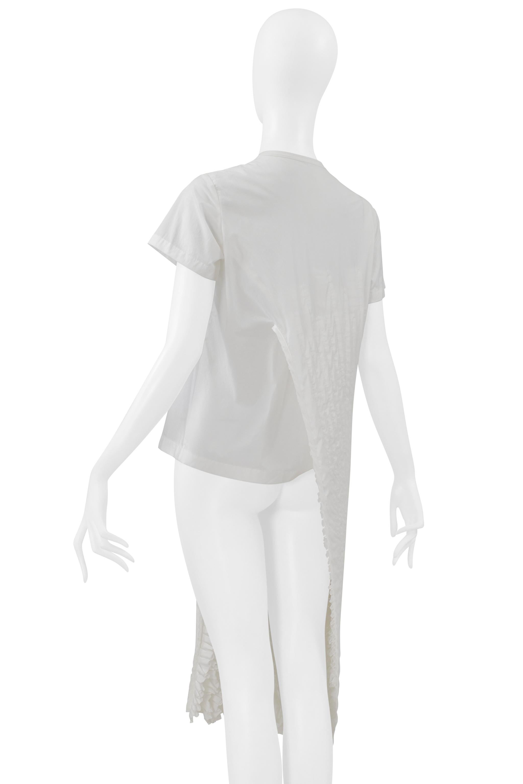 Resurrection Vintage è lieta di offrirti una maglietta vintage di Junya Watanabe bianca con colletto rotondo, maniche corte e una sovracoperta bianca con volant interni.


Junya Watanabe
Dimensioni: Medio
Fabrice: 98% nylon, 2%
