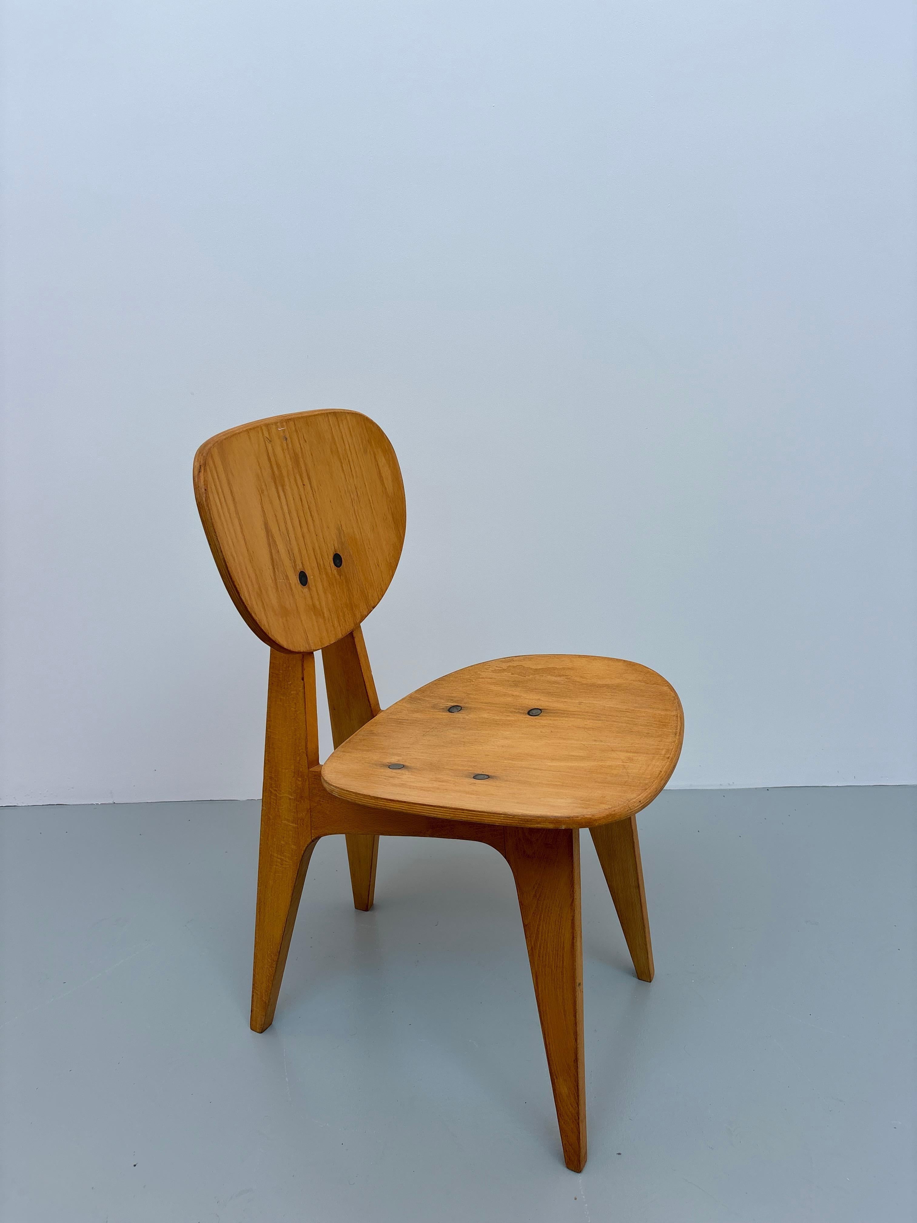 Junzo Sakakura Stuhl (Moderne der Mitte des Jahrhunderts) im Angebot