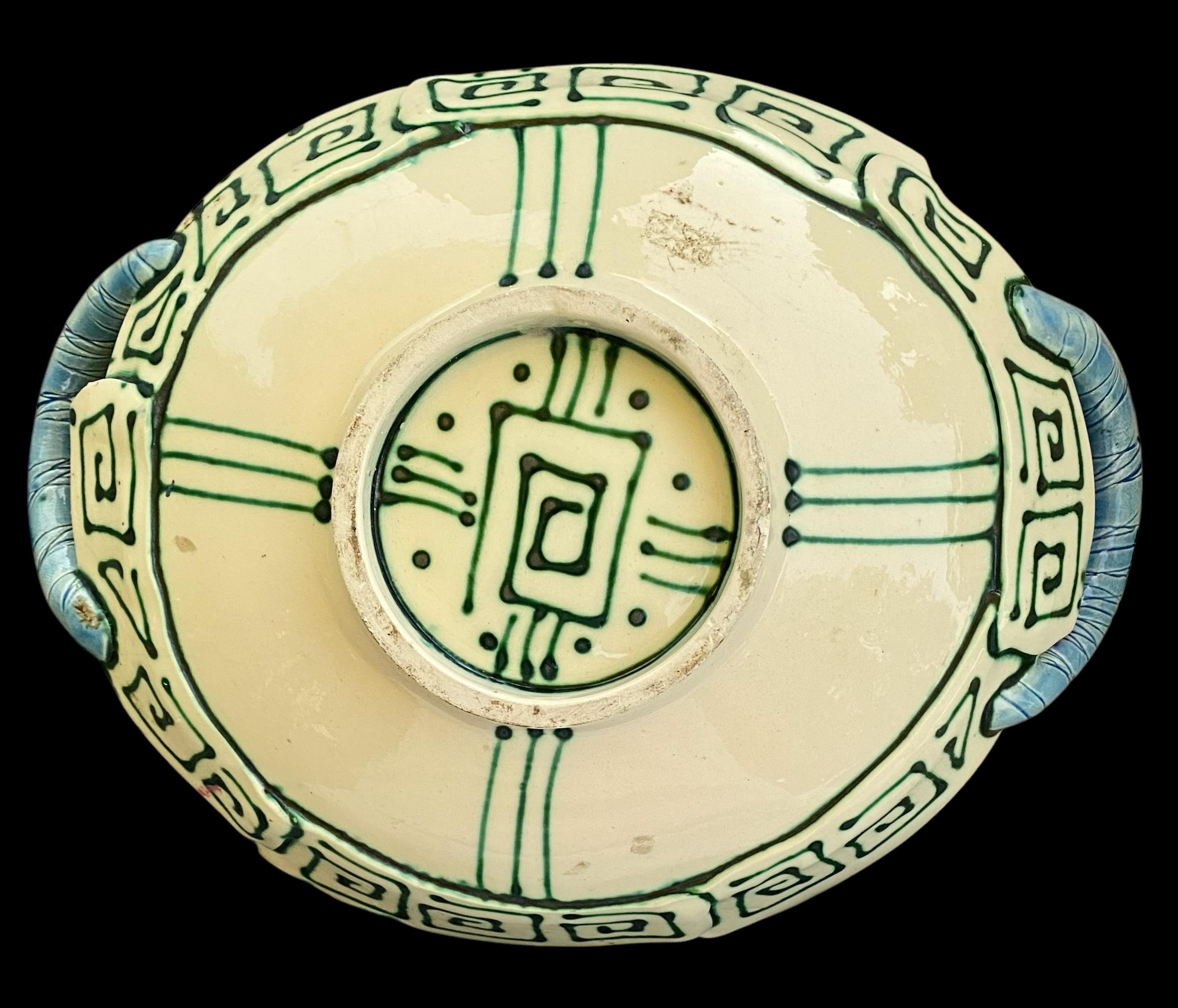 Plato de cerámica con asas Juozas Rasa Saldaitis Fish Decorativo y de Arte Aplicado Posmoderno en venta