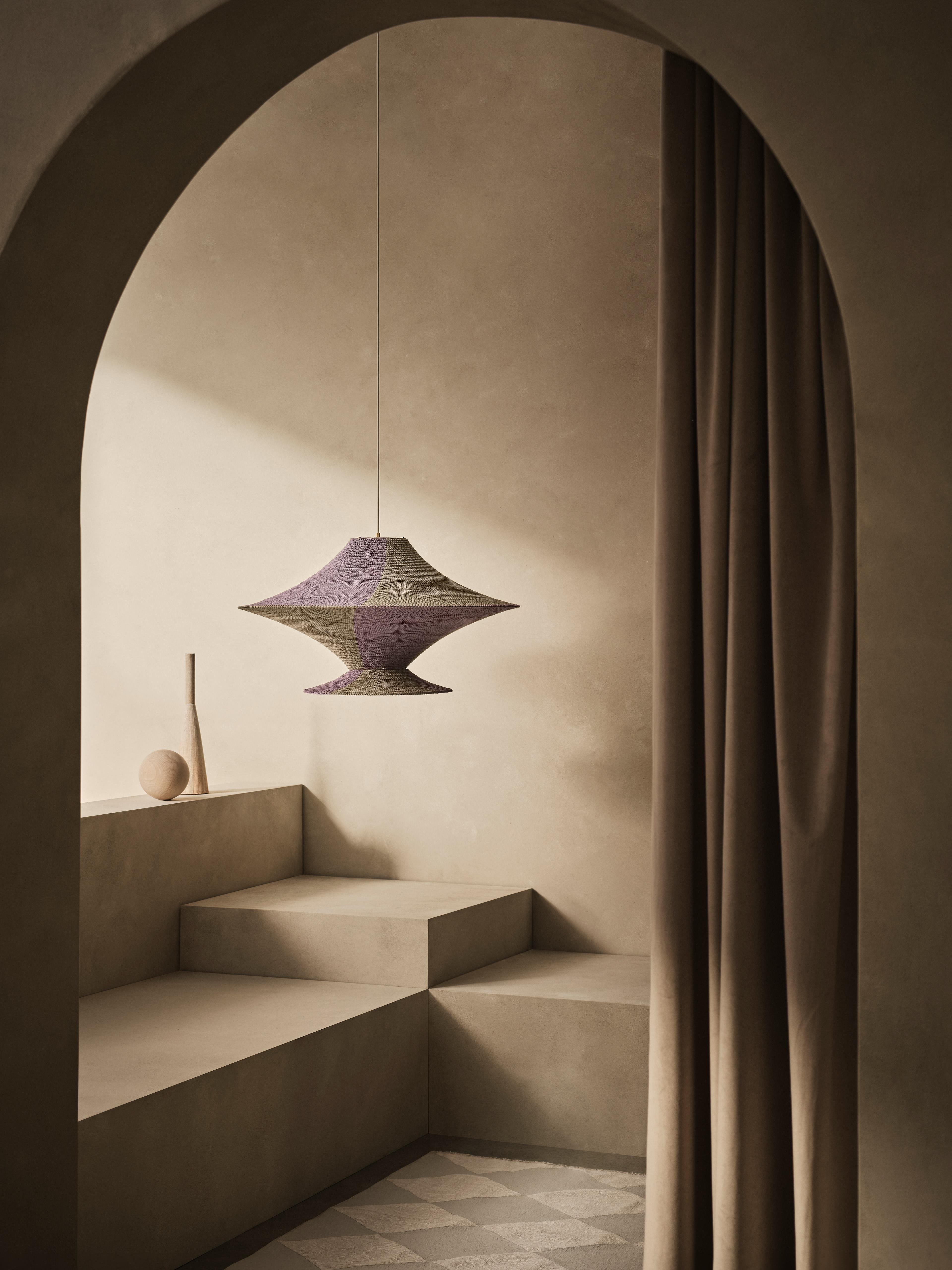 Scandinave moderne Pendentif Arlequin Solitaire Jupe, fabriqué à la main, Ø80cm/31.5in en vente