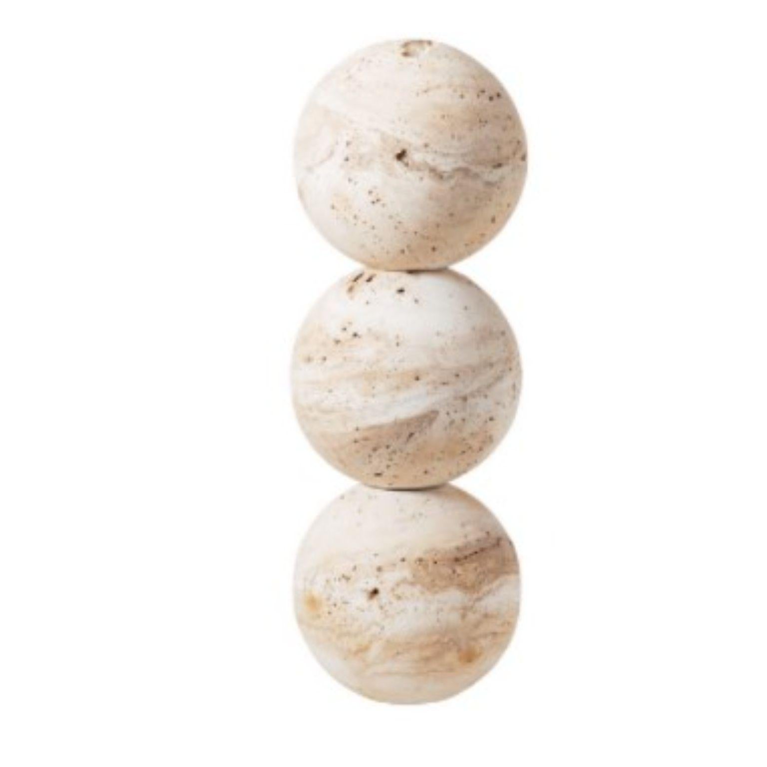 Jupiter 3 von Turbina
Archäologie der Zukunft
Abmessungen: Ø 19,5 cm x H58,5 cm
MATERIALIEN: MDF

Das Projekt Jupiter geht von der Idee des Steins als Symbol der Heiligkeit aus. Daher ist Jupiter ein modulares Stück, das aus Kugeln und Halbkugeln