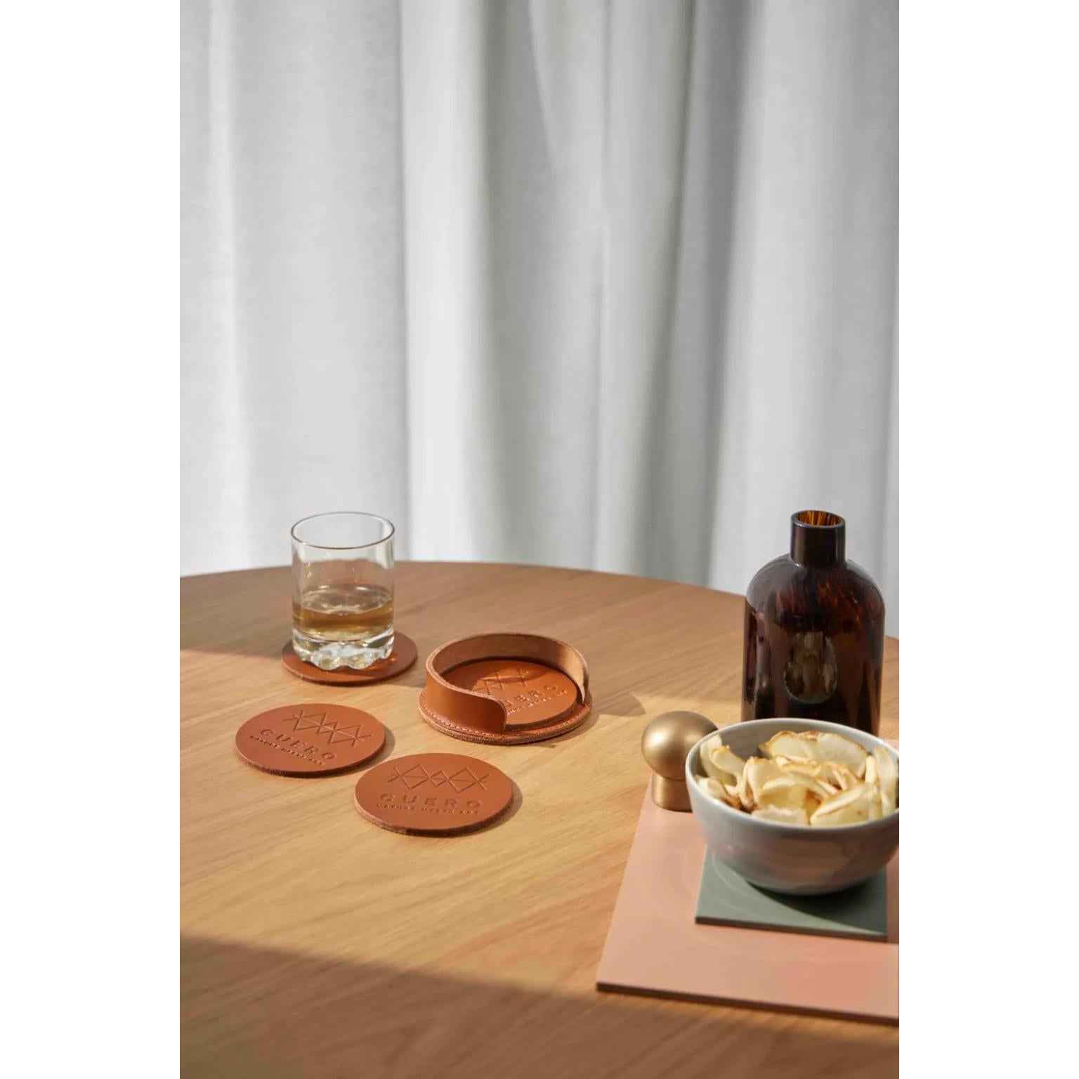 Postmoderne Table d'appoint Jupiter en bois de bouleau par Cuero Design en vente