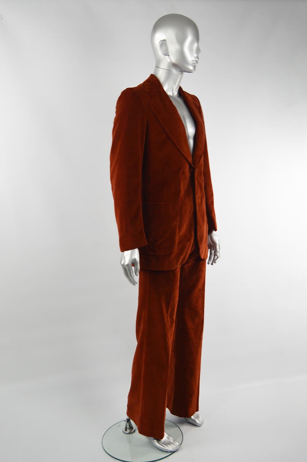 Rouge Jupiter Paris - Costume pantalon évasé en velours orange brûlé vintage pour homme, années 1970 en vente