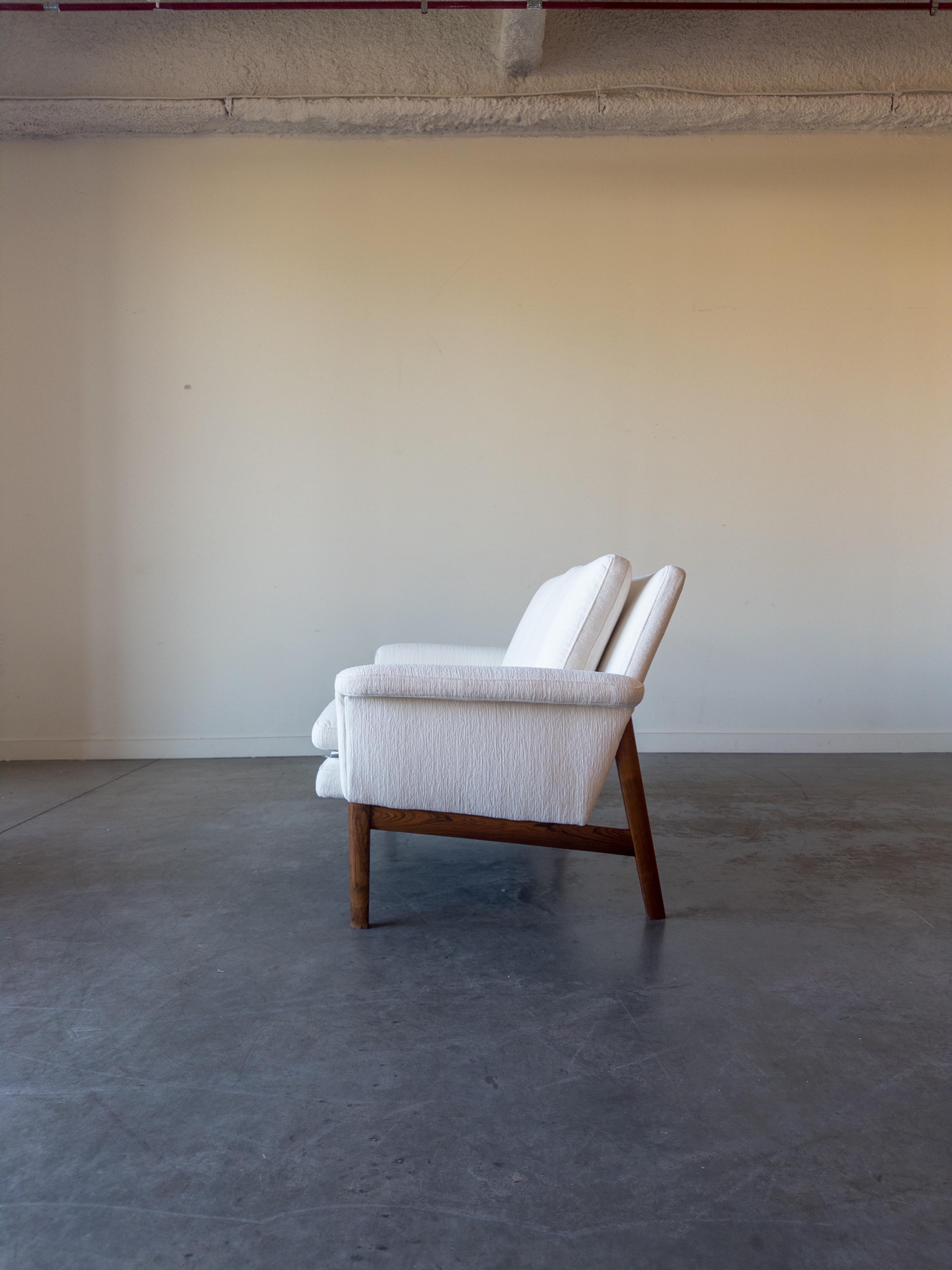 Mid-20th Century Jupiter sofa model 218 designed by Finn Juhl for France and Son. For Sale
