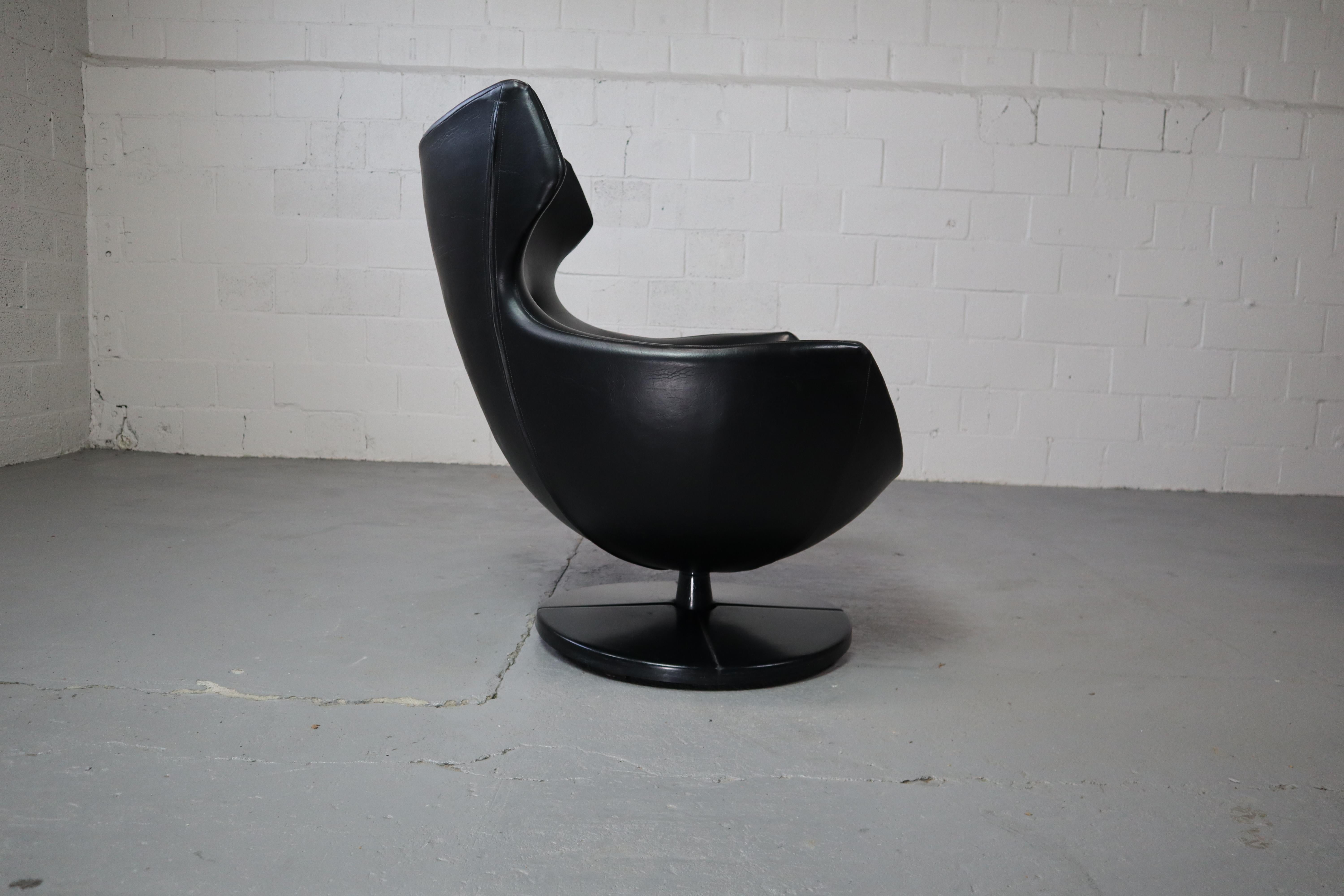 Belgian Jupiter swivel chair by Pierre Guariche for Meurop, 1967