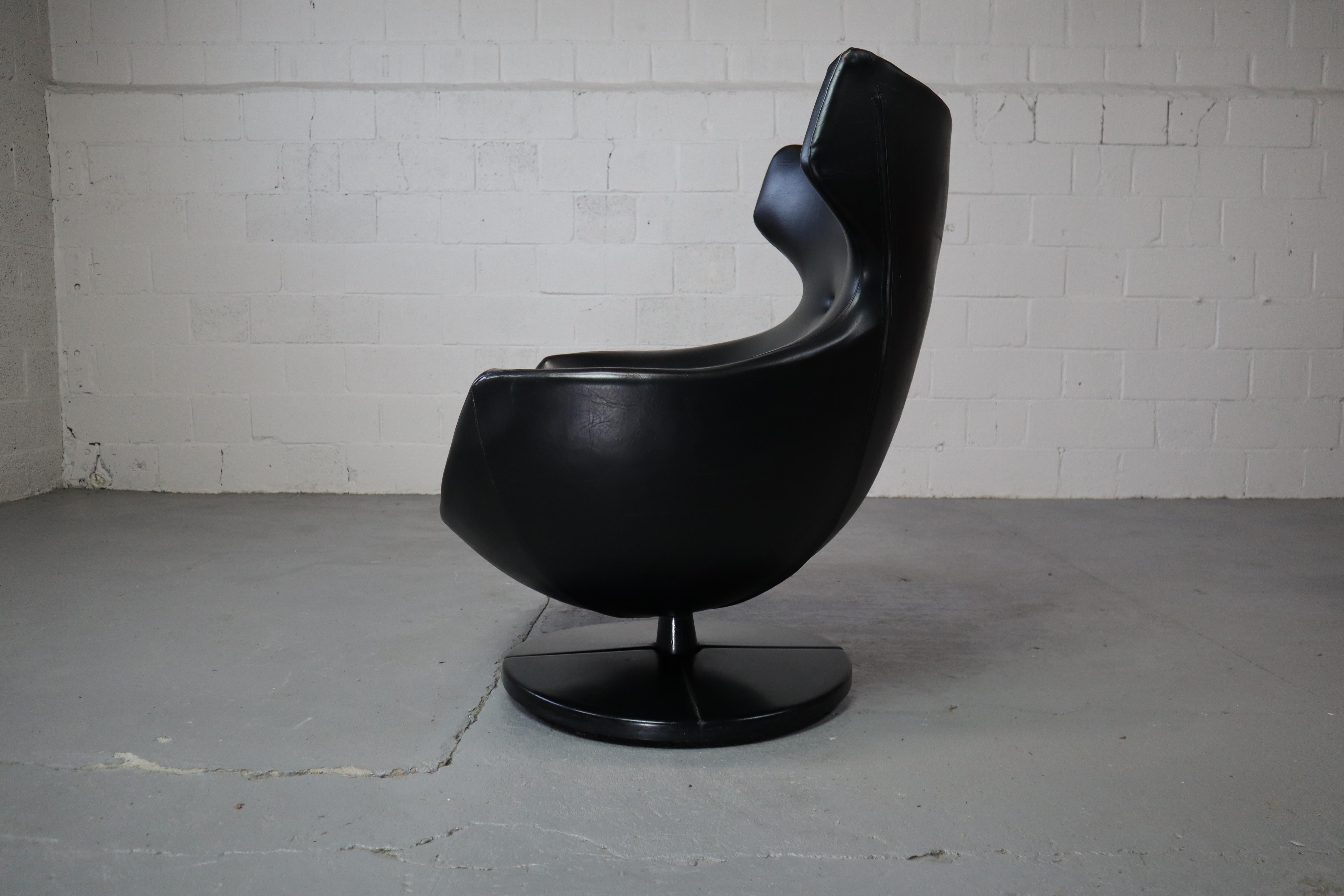 20th Century Jupiter swivel chair by Pierre Guariche for Meurop, 1967