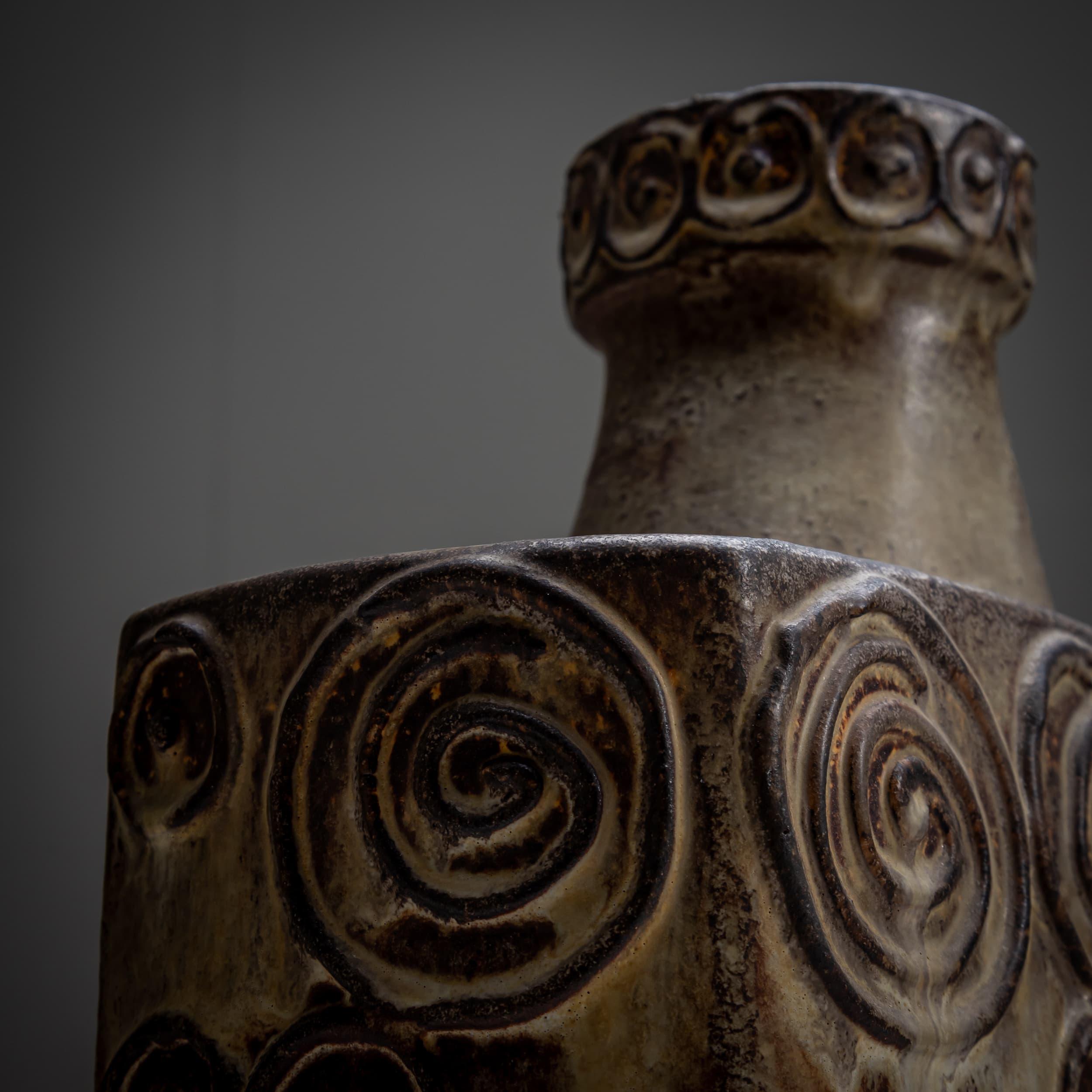 Jarrón de cerámica de Jura con decoración en espiral, Scheurich, Alemania Occidental, mediados del siglo XX Moderno en venta