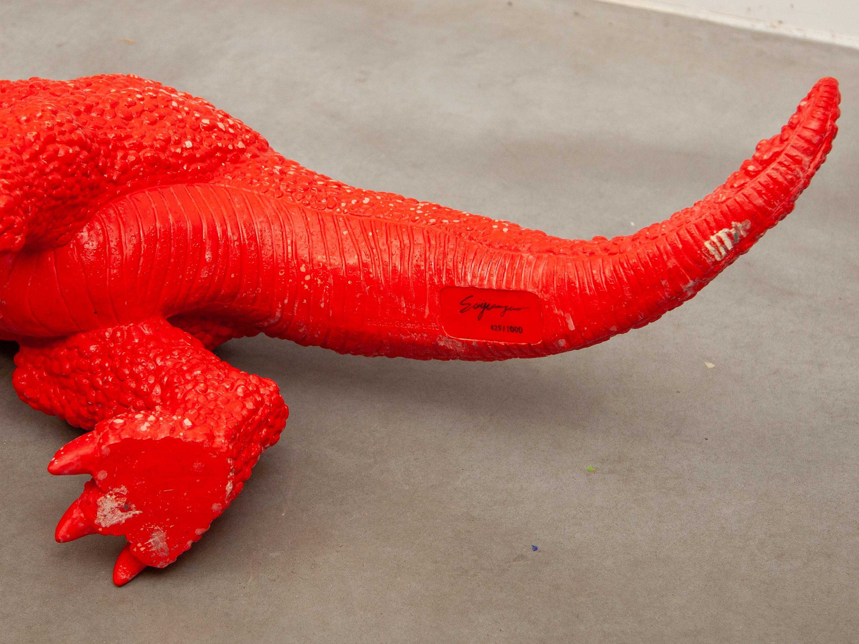Die Jurassic Age-Serie Roter Dinosaurier entworfen von Sui Jianguo Nr. 429/1000 Hergestellt in China im Angebot 2