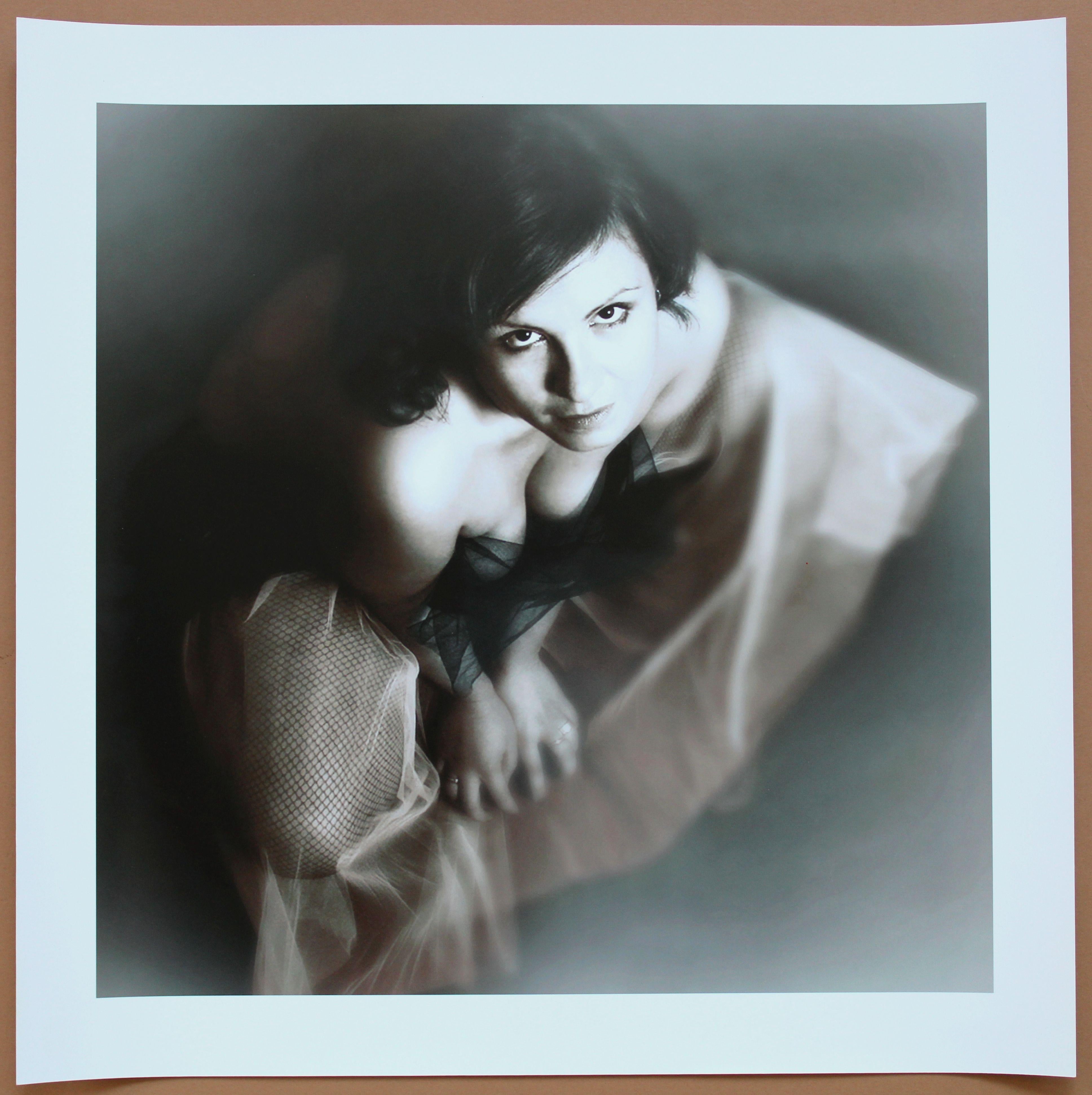 Su mirada. Fotografía, 33x33 cm - Photograph de Juris Abramenko