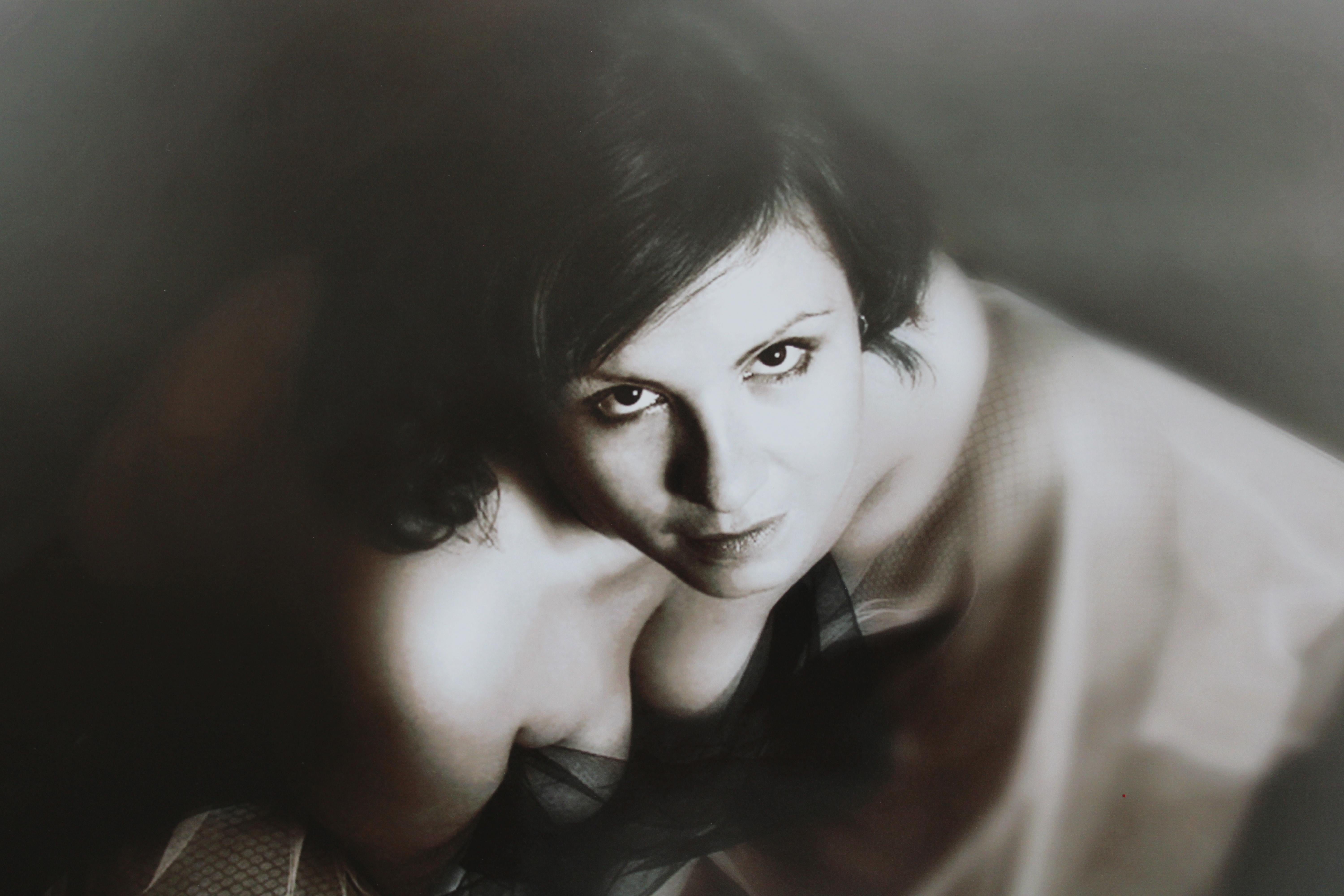 Su mirada. Fotografía, 33x33 cm - Photograph Realista de Juris Abramenko