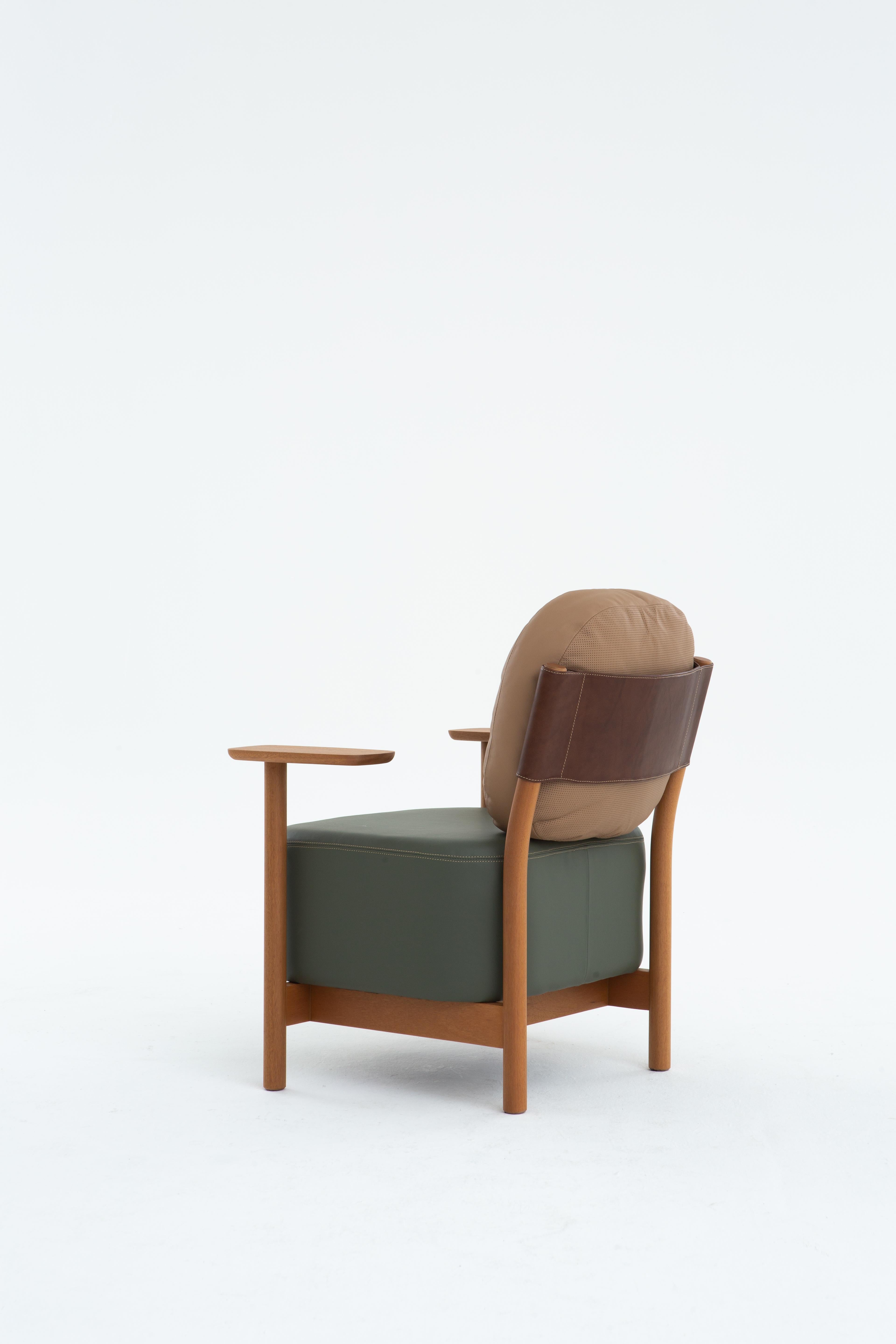 The Juriti Armchair, designed by Adalfan Filho, is a refined example of contemporary Brazilian furniture design, merging comfort, artistry, and a deep connection to nature. Created as a statement lounge piece, it offers inviting seating ideal for