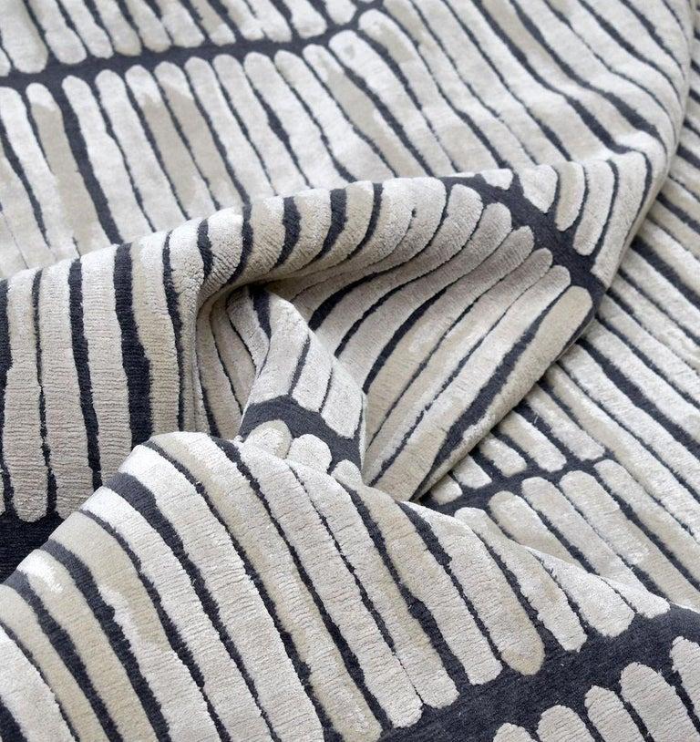 Just a trace medium rug by Art & Loom
Dimensions: D 274.3 x H 365.8 cm
Materials: New Zealand wool & Chinese silk
Quality (Knots per Inch): 100
Also available in different dimensions.

Samantha Gallacher has always had a keen eye for aesthetics,