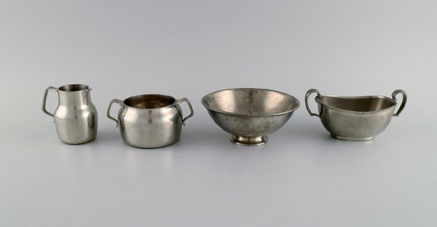 Just Andersen (1884-1943), Denmark. 
Art Deco pewter creamer and three bowls. 1940s.
The jug measures: 7.5 x 7.5 cm.
Largest bowl measures: 13.5 x 6 cm.
In excellent condition with patina.
Stamped.