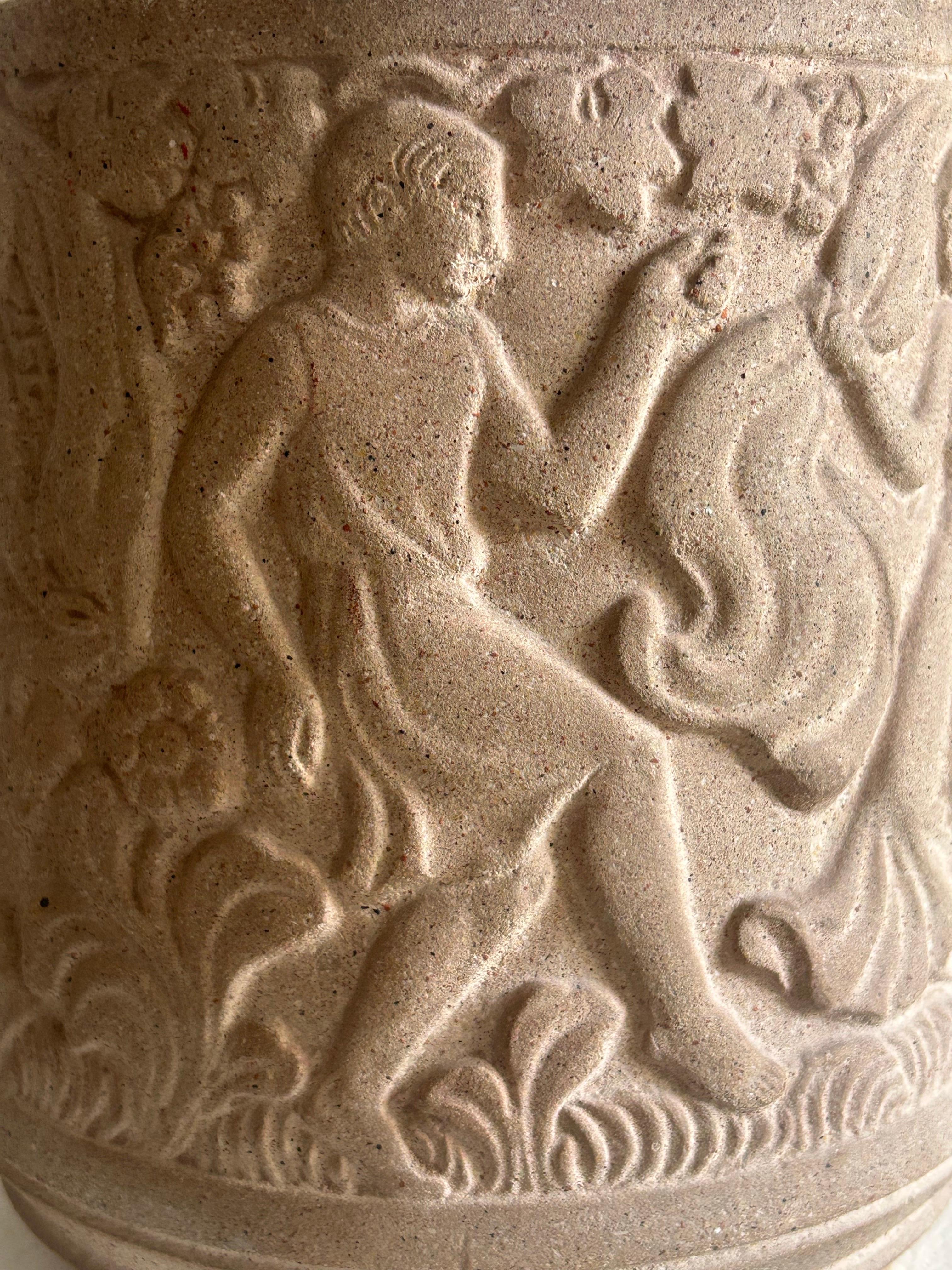 Just Andersen (1884-1943)Vaso in pietra arenaria con figure danzanti, Danimarca, anni '20 circa in vendita 2