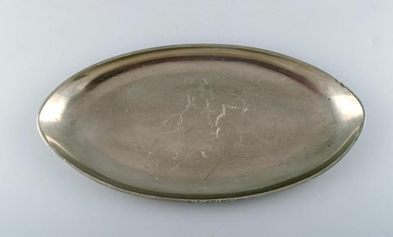 Just Andersen, 2 large Art Deco pewter dishes, Denmark, 1930s.
Stamped.
In very good condition.
Measures 26.5 and 37 cm x 19 cm.