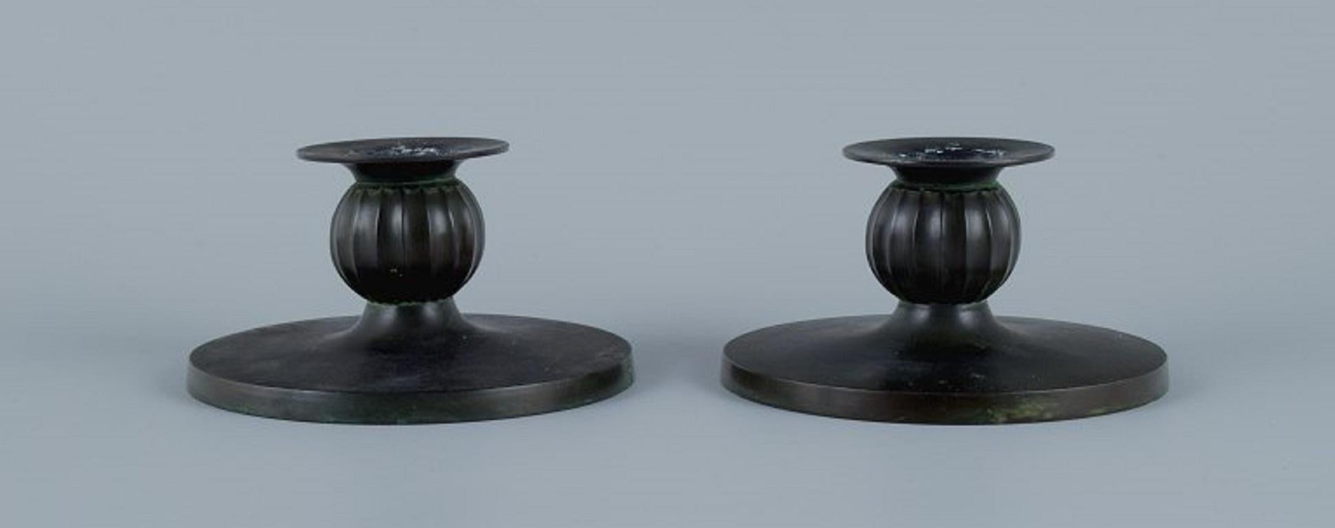Just Andersen, a pair of Art Deco candlesticks in disco metal.
1940s.
Model number 1606.
Marked.
In good condition, with traces of use and some scratches.
Dimensions: D 12.5 x H 7.0 cm.