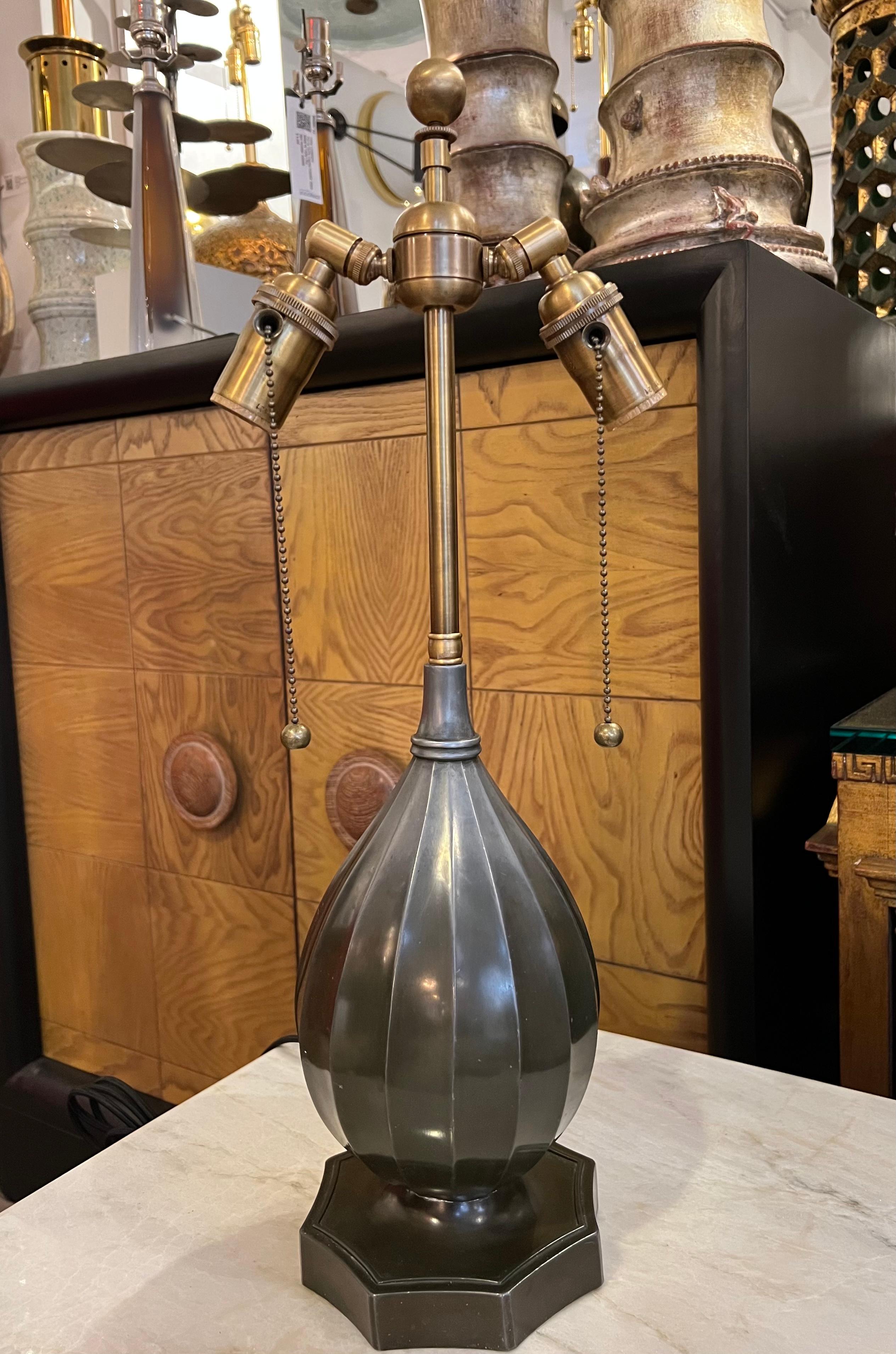 Laiton Lampe de bureau danoise Art Déco Just Andersen de 1920 en vente