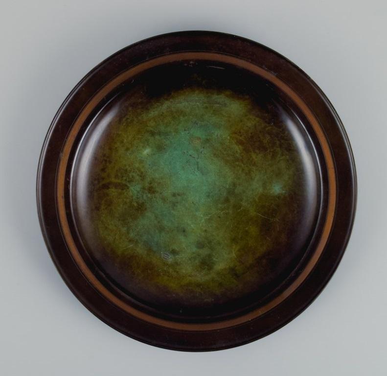 Just Andersen, Art Deco dish in alloyed bronze.
1930/40s.
Marked.
Model number LB 2081.
In excellent condition with fine patina, and inscription: 