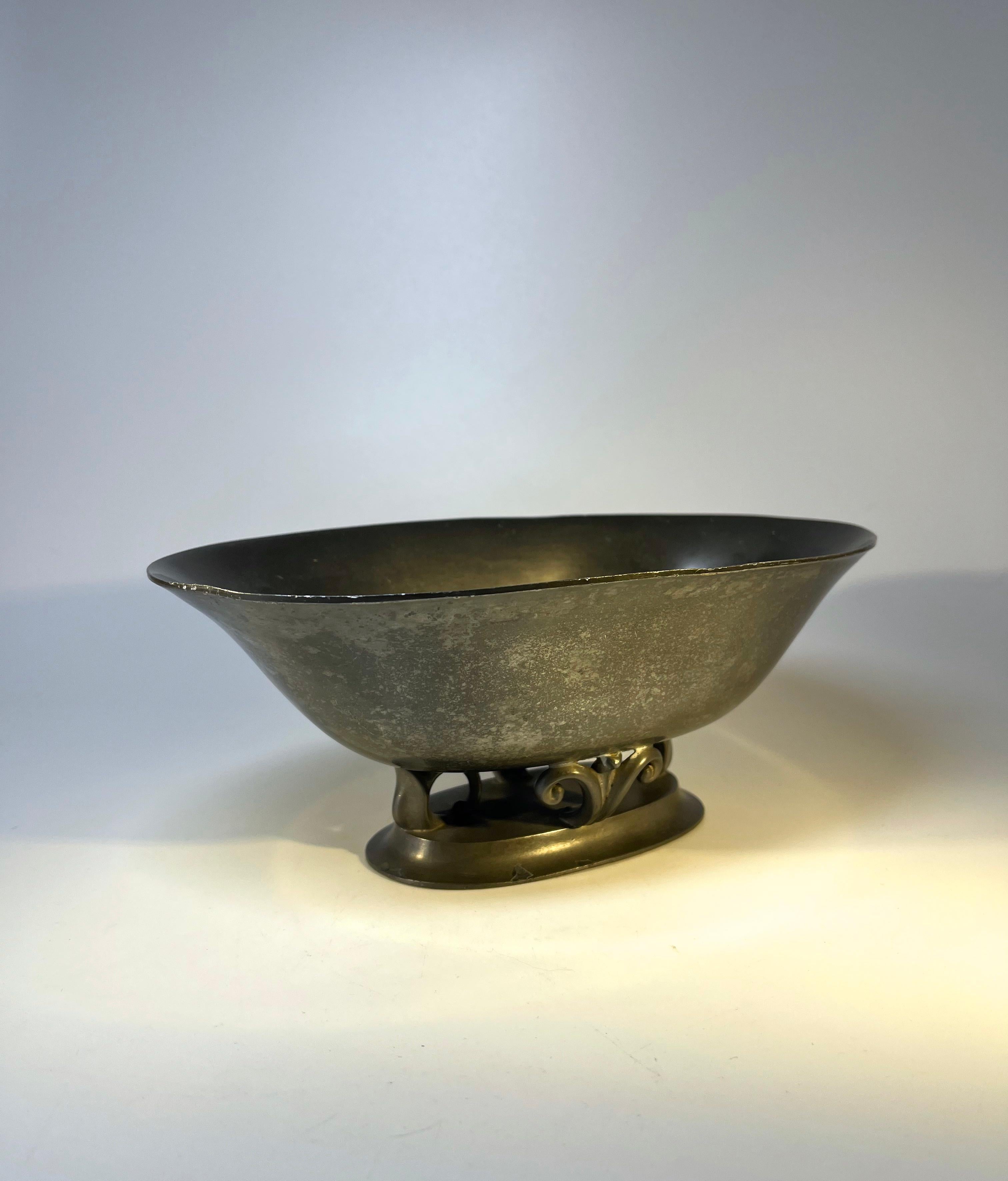Just Andersen, Art Deco Pewter Filigree Footed Oval Compote Dish #1007 In Good Condition For Sale In Rothley, Leicestershire