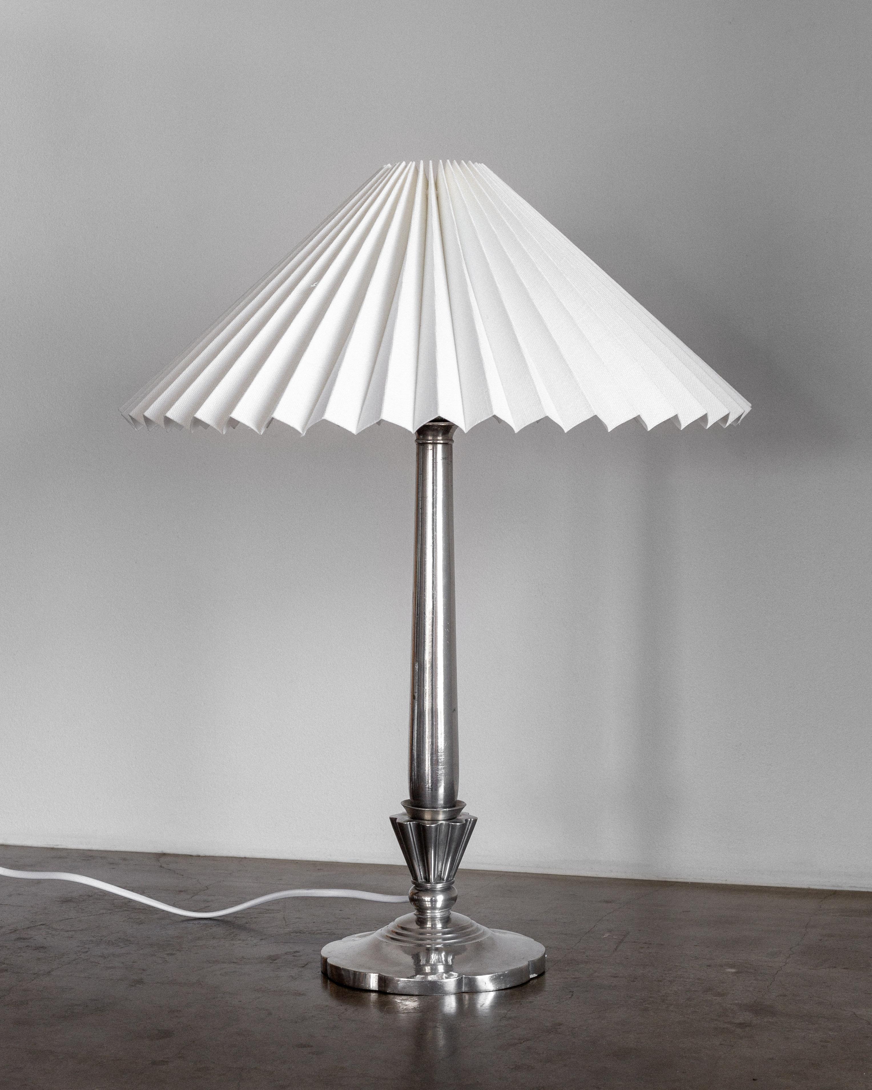 Just Andersen Art Deco Pewter Metal Table Lamp, Denmark 1930s, Scandinavia In Good Condition For Sale In Stockholm, SE