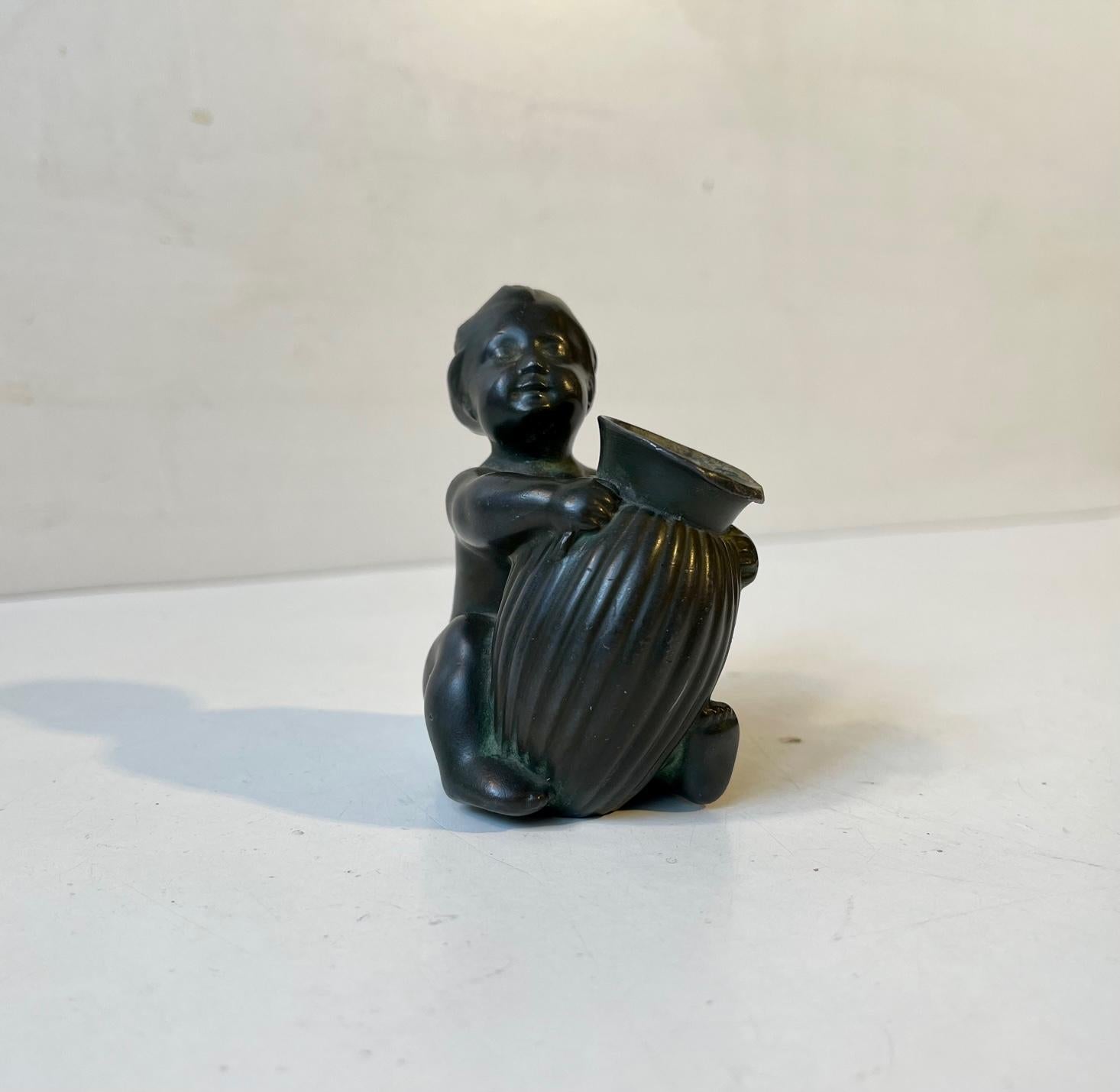 Just Andersen, Babymädchenfigur mit Stifthalter, Art déco, 1930er-Jahre (Dänisch) im Angebot