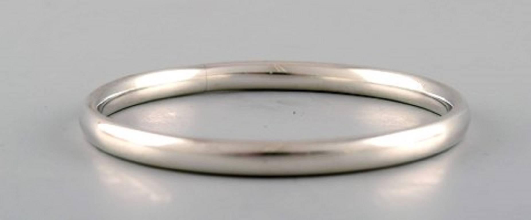 Just Andersen b. Godhavn, Greenland 1884, d. Glostrup 1943.
Bracelet of Sterling Silver, 1950s. Design 637.
Diameter inside: 67 mm. Dimensions can be changed.
Stamped.
In perfect condition