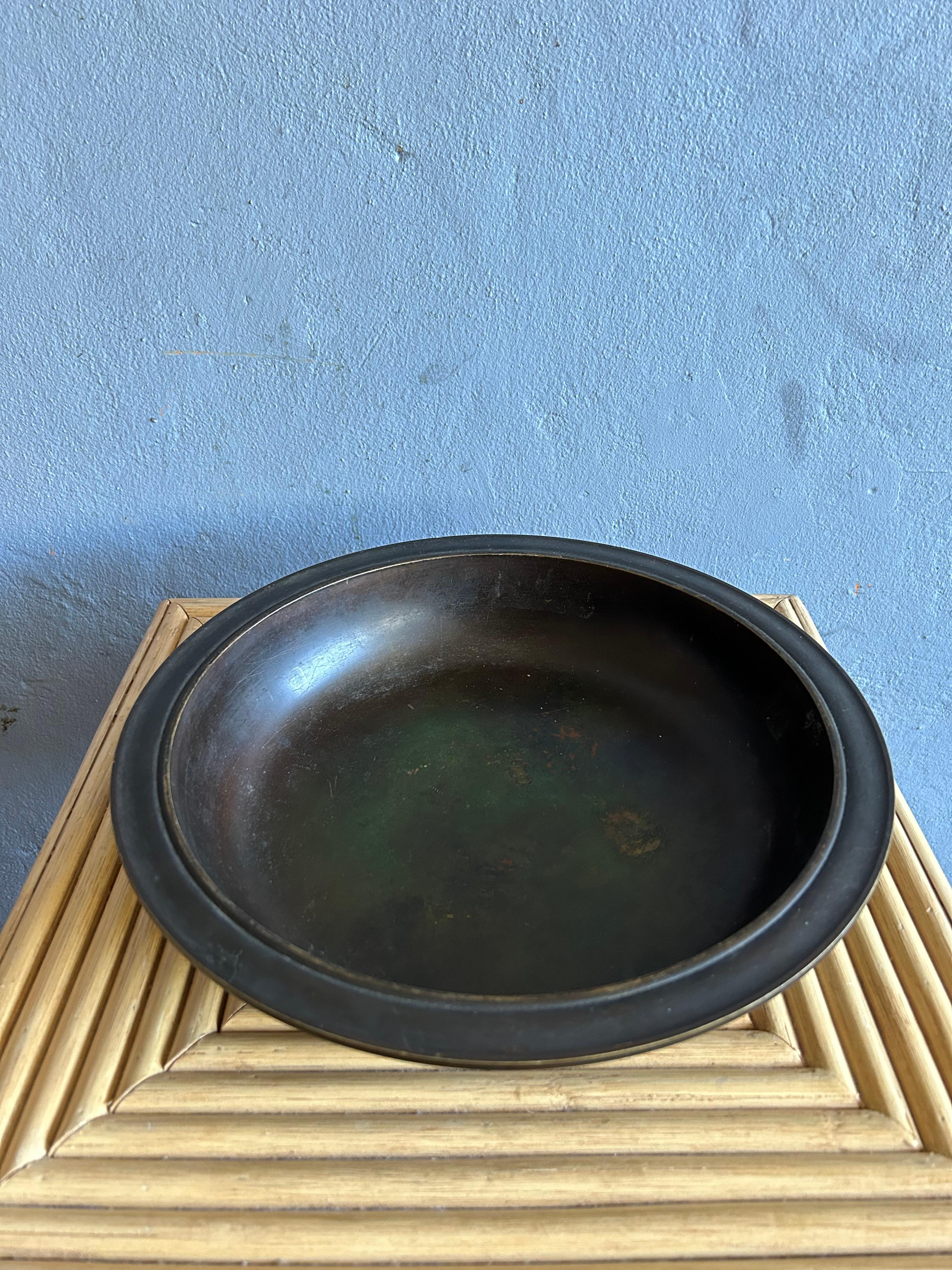 Just Andersen Art Deco bowl in beautiful patinaed bronze made in Denmark in the 1930's.

This bowl is the perfect piece as a decorative element but can also be used as a fruit or nut bowl or whatever else you could think of.

The bowl is signed