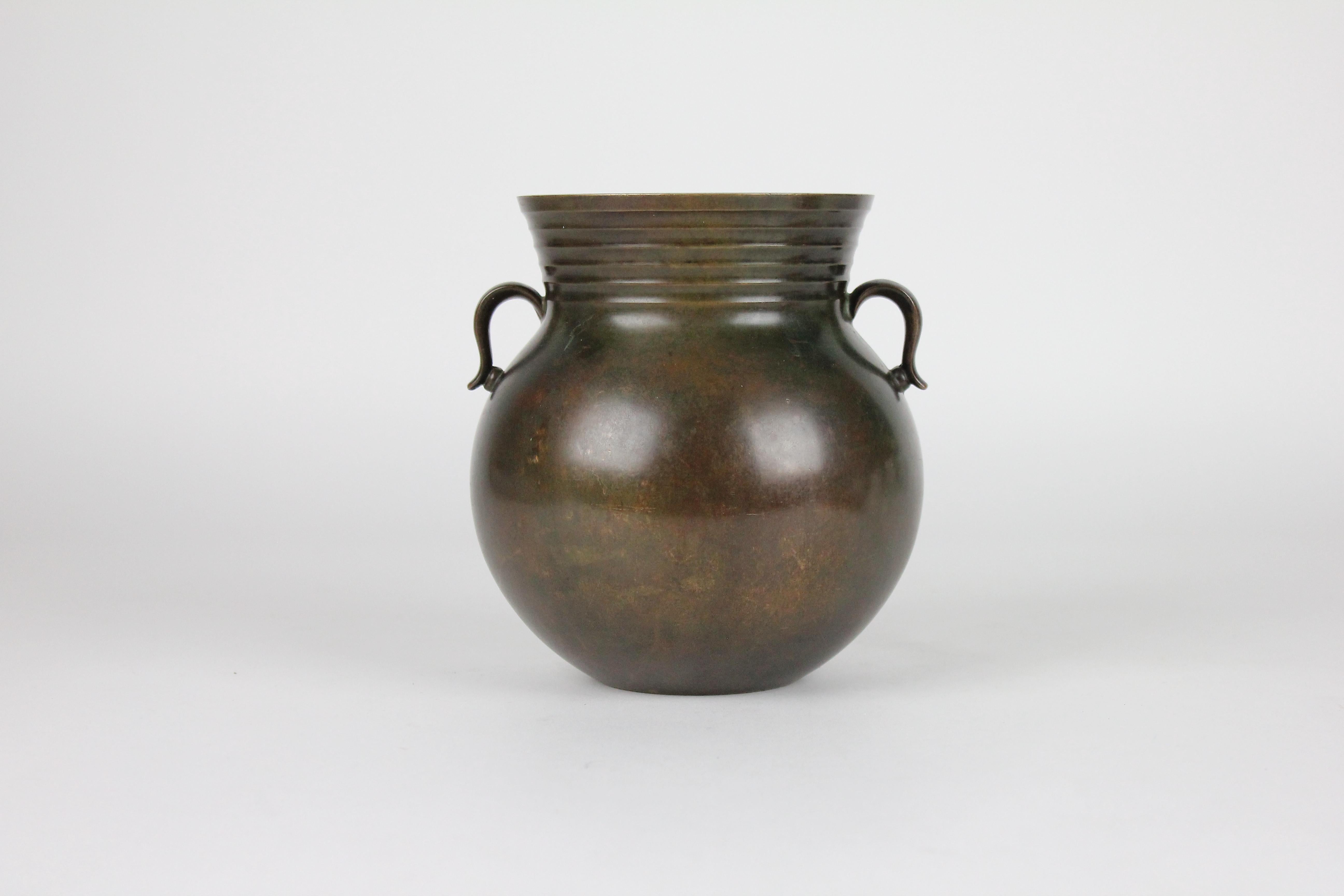 Vaso in bronzo Just Andersen, Danimarca 1930. In condizioni buone in vendita a Skanninge, SE