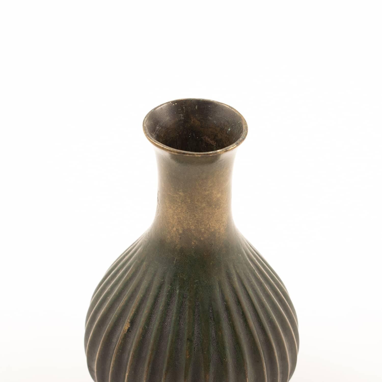 Scandinave moderne Vase en bronze Just Andersen, numéro de modèle B127 en vente