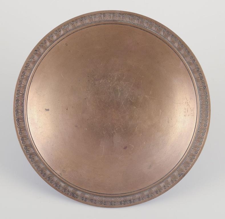 Art déco Juste Andersen. Coupe circulaire Art Déco en bronze patiné. Ca. 1930 en vente
