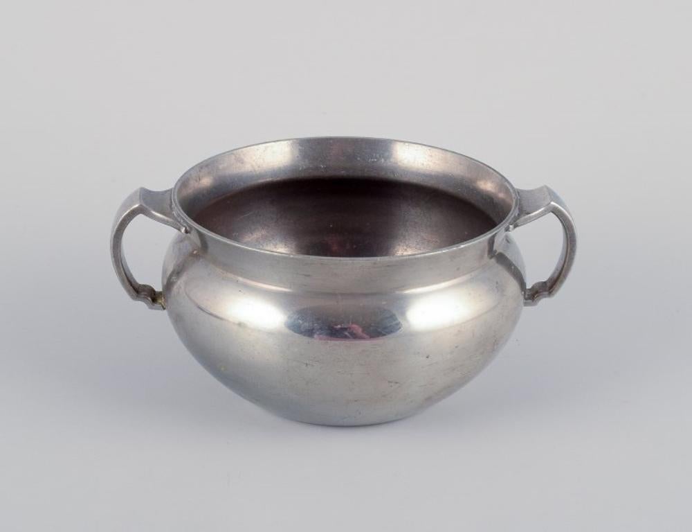 Just Andersen, creamer and sugar bowl on tray in pewter. 940s.  In Excellent Condition For Sale In Copenhagen, DK