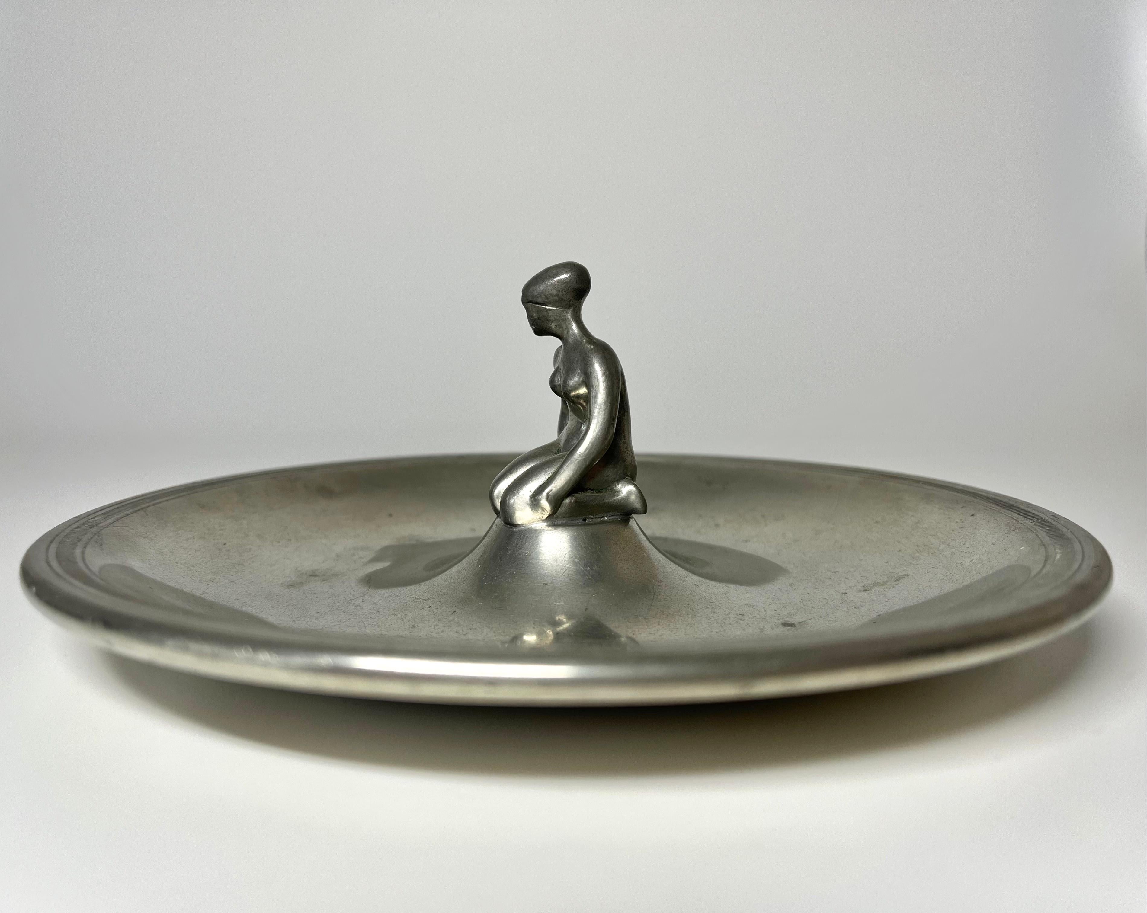 Danois Just Andersen, Danemark 1930s Pewter Art Deco Woman Bathing Vide Poche #829C en vente