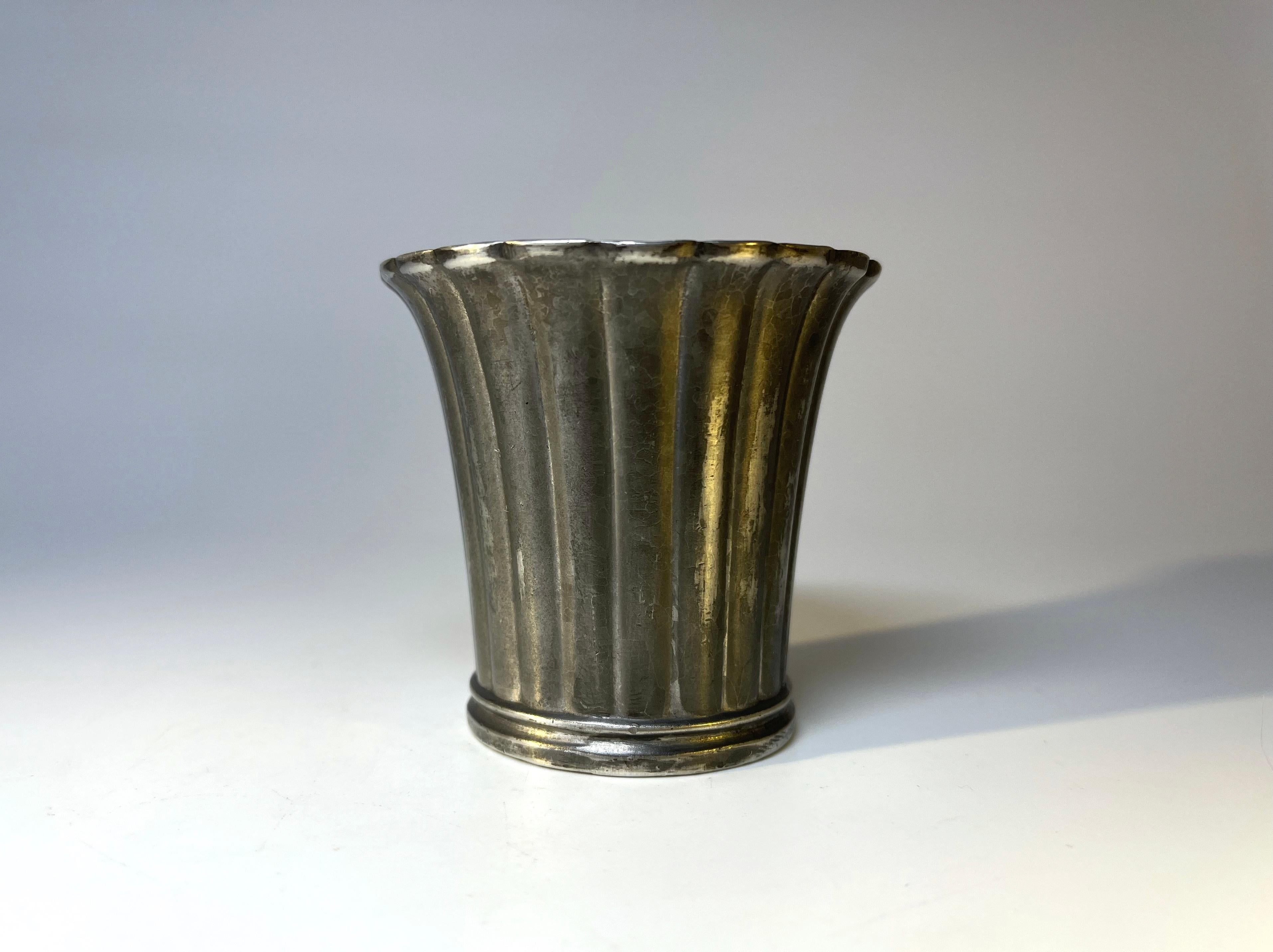 Just Andersen Denmark, Art Deco Ribbed Pewter Fluted Cache Pot #2352 In Good Condition For Sale In Rothley, Leicestershire