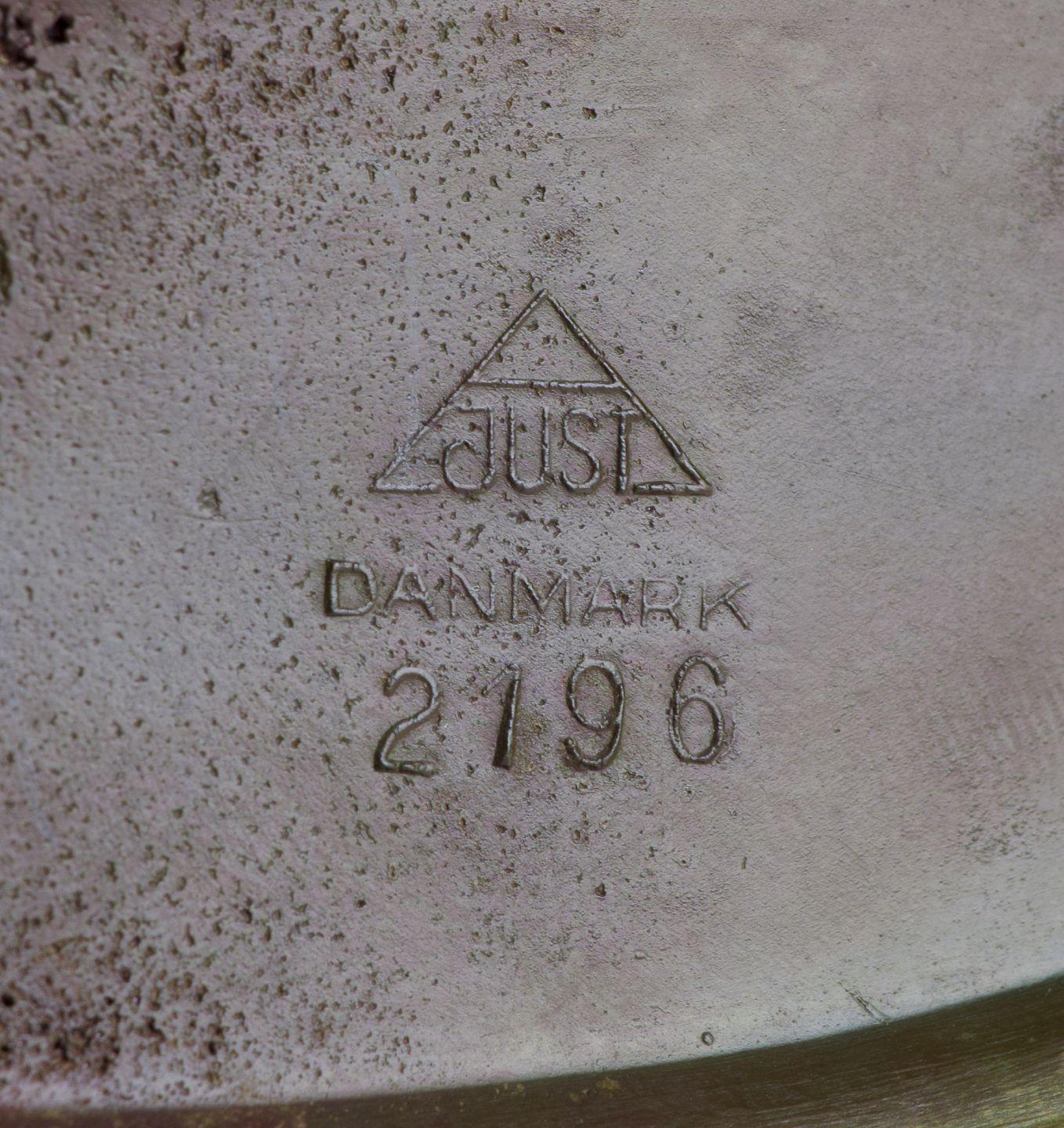 Just Andersen, Danimarca. Vaso Art Déco su piede con manico. 