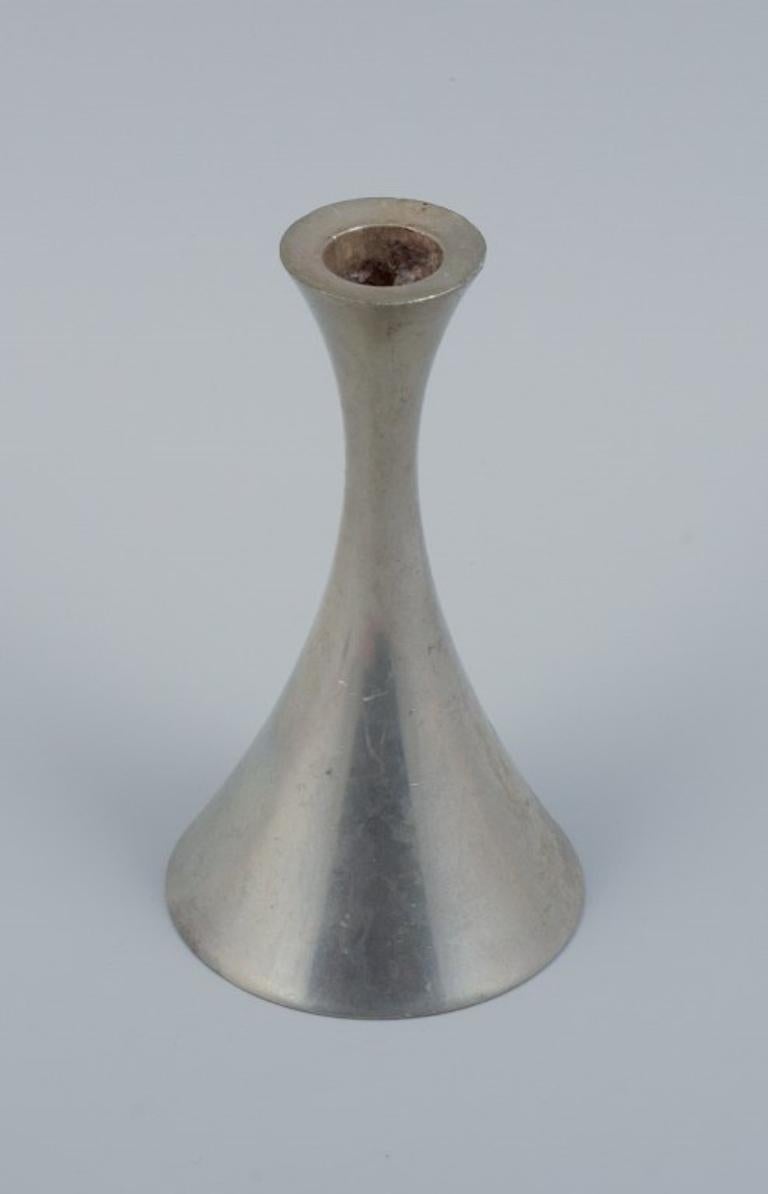 Just Andersen, Denmark. Candlestick and small pewter bowl.
1940s.
In excellent condition with signs of use.
Marked.
Candlestick: H 14.8 x D 8.2 cm.
