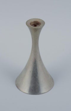 Just Andersen, Dinamarca. Candelero y cuenco pequeño de peltre. 1940s.