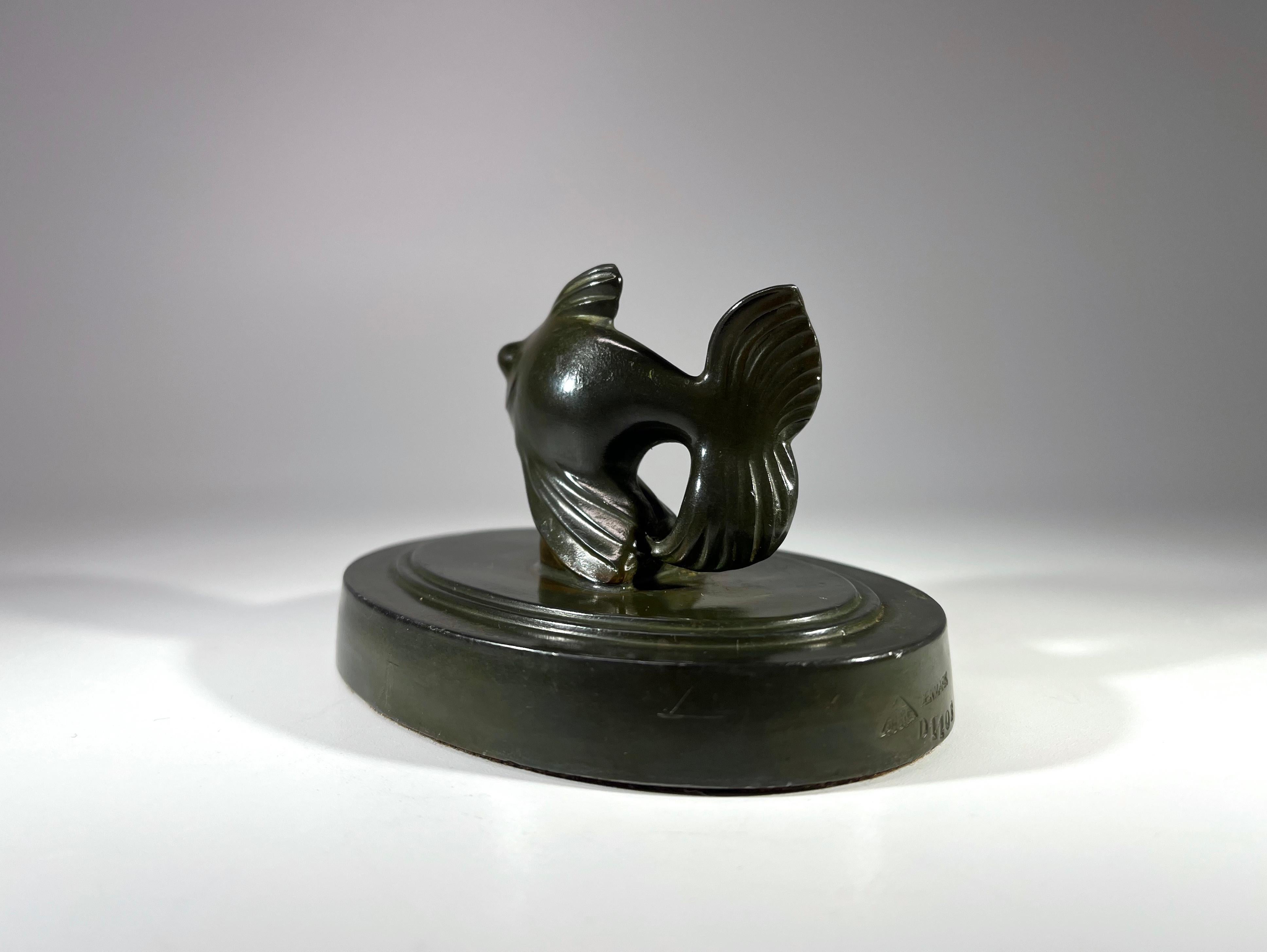 Just Andersen, Dänemark, Disko, stilisierter Fantail-Fisch 1920er Jahre  Art Deco Briefbeschwerer (20. Jahrhundert) im Angebot