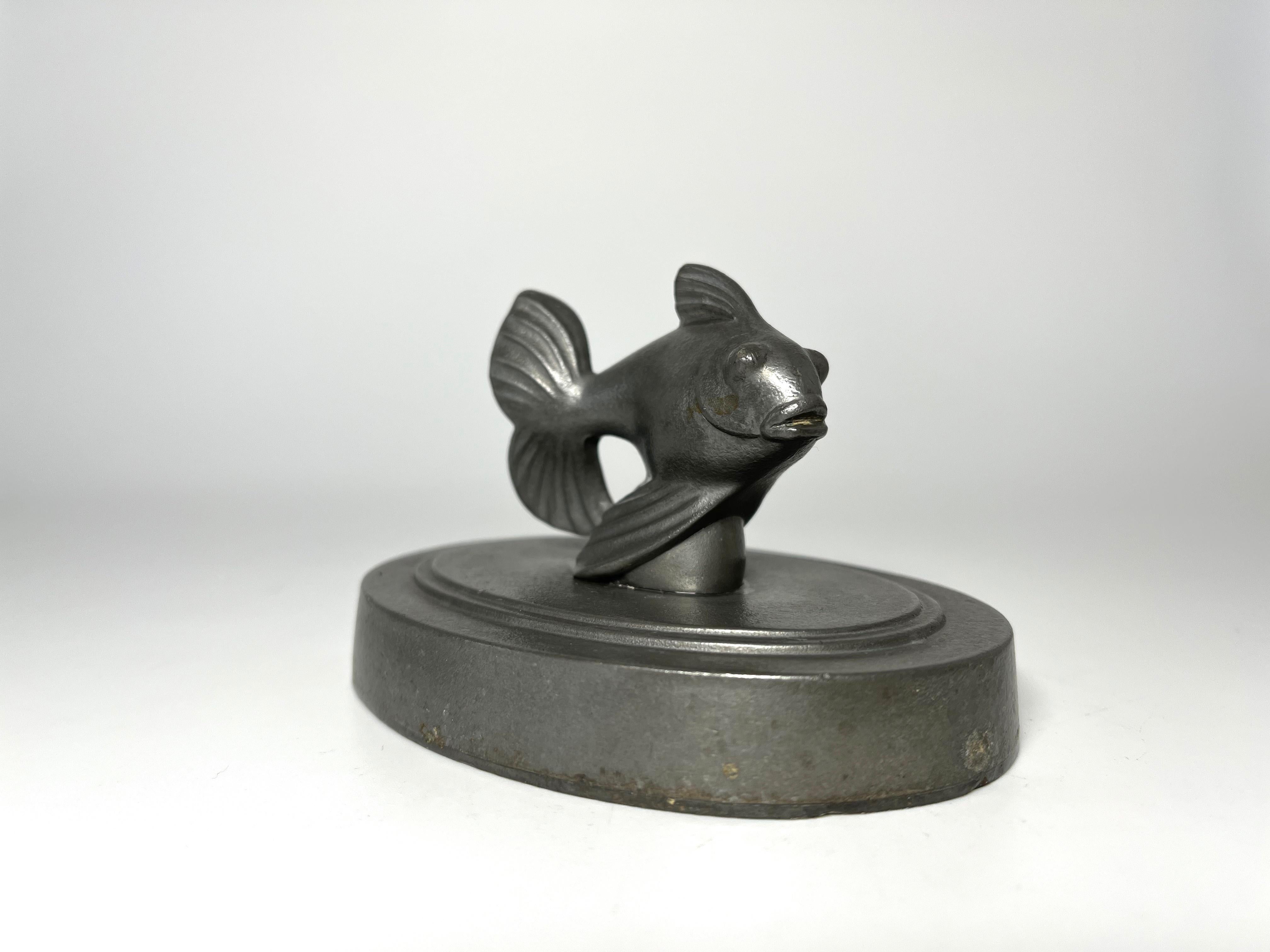 Just Andersen, Denmark Fantail Fish 1920s Art Deco Pewter Desk Paperweight #833B In Good Condition In Rothley, Leicestershire