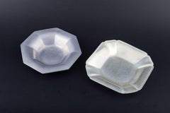 Just Andersen, Danemark. Deux plats en étain. Vers 1930-1940