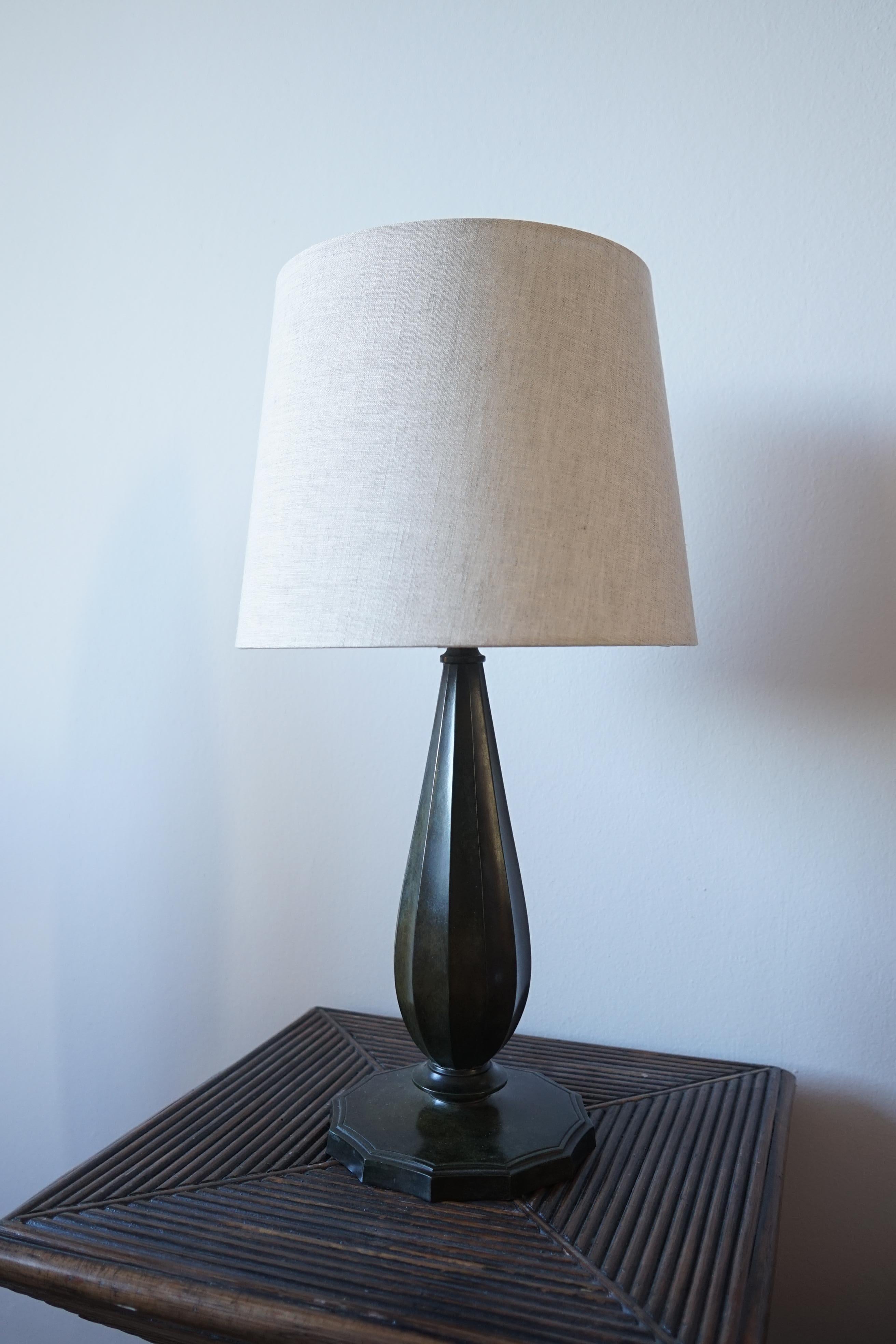 Just Andersen table lamp in bronze patinaed disko metal model 2256.  

The lamp is in a good beautiful patinaed condition with light signs of use.
 
This lamp is a perfect piece for any interior and will fit any type of interior from the traditional