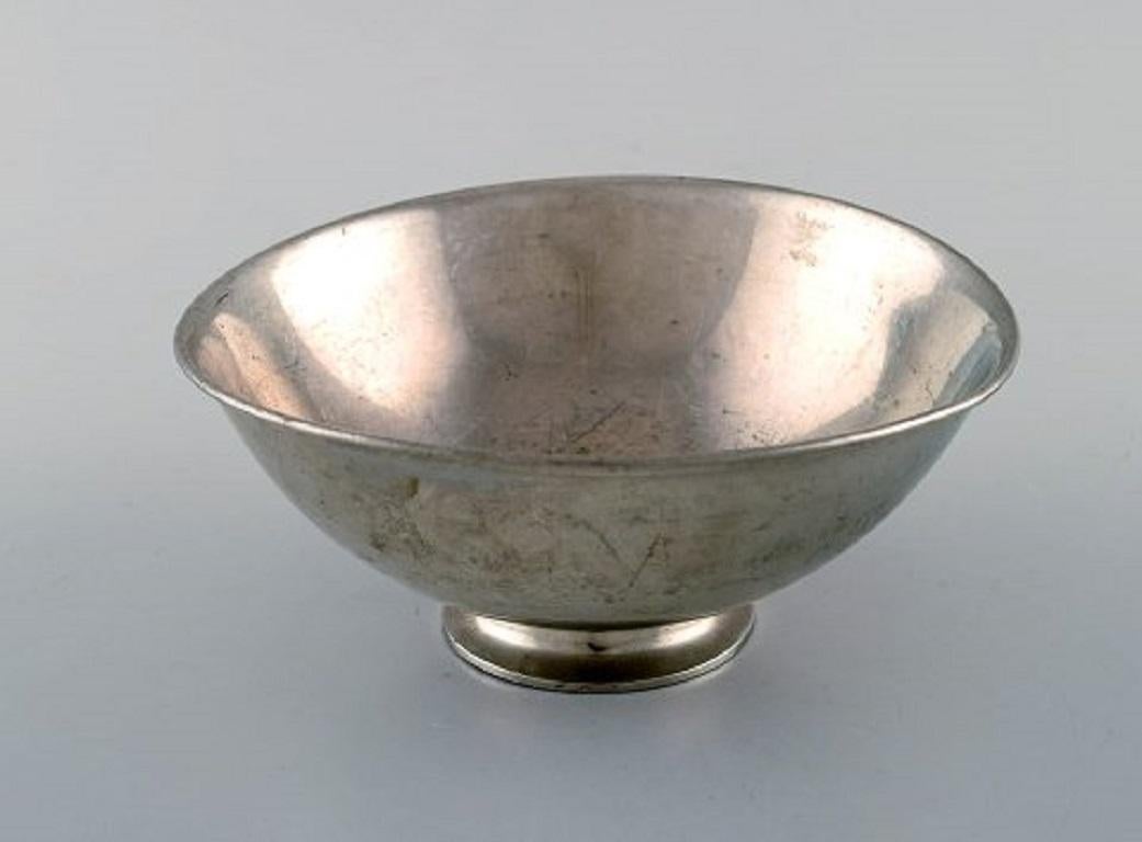 Just Andersen. Early bowl in pewter, 1930s.
In good condition with minor wear.
Measures: 16 x 6.5 cm.
Stamped.
Model number: 1306 (before 1945).
 