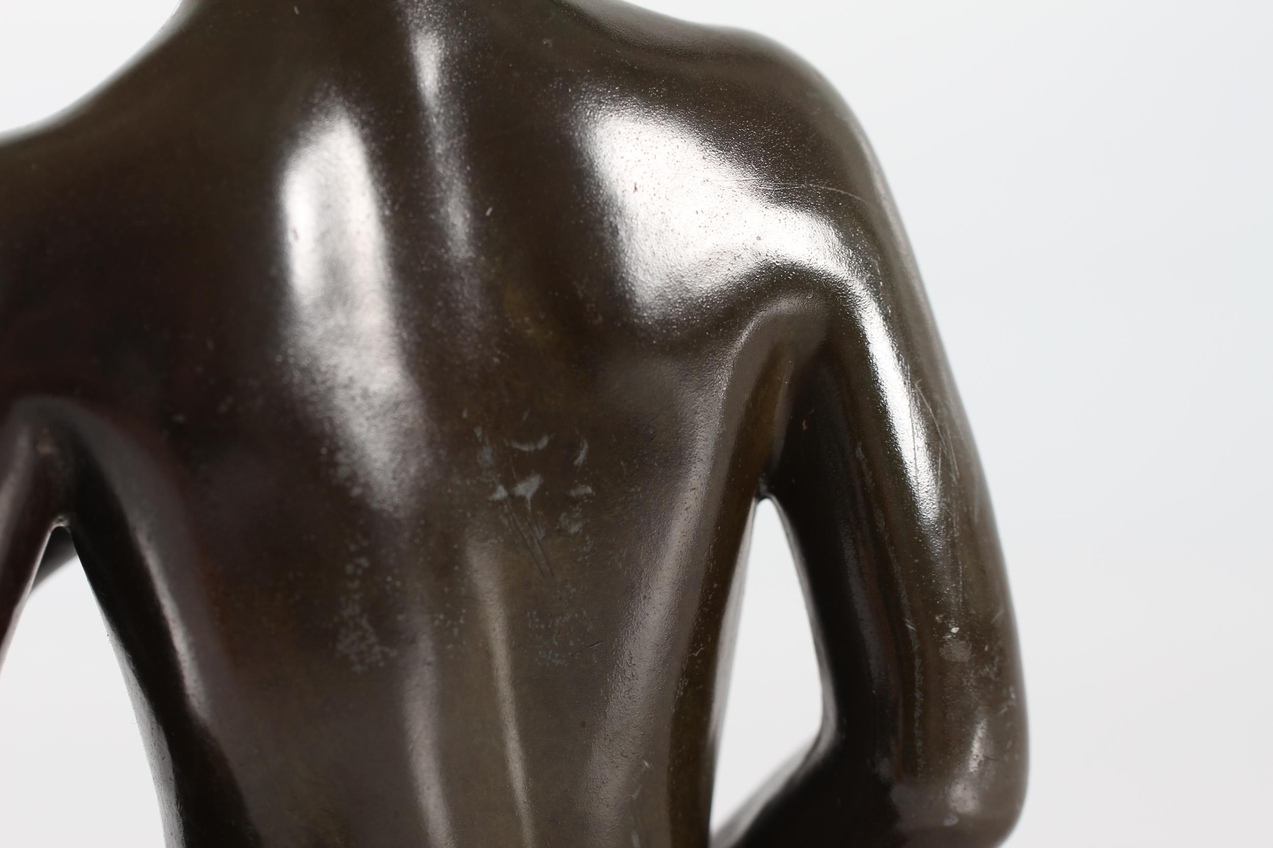 Mid-Century moderno Just Andersen, statuetta di un giovane uomo con pesce in metallo da discoteca, Danimarca anni '40 in vendita