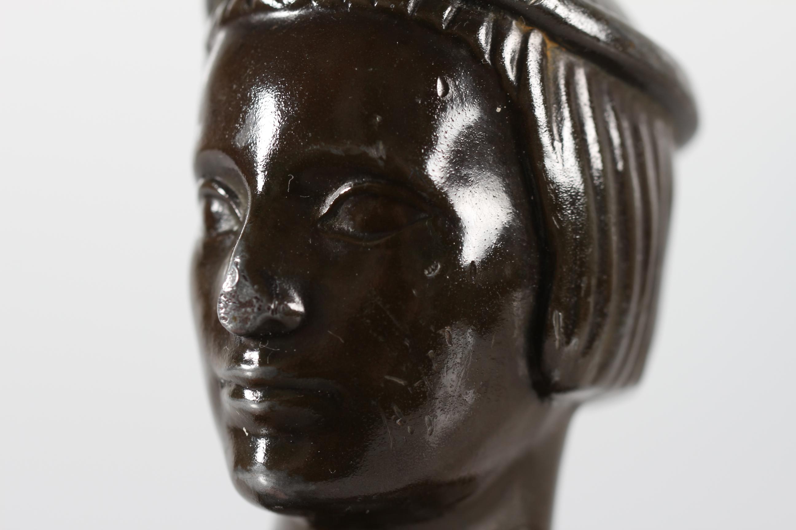 Metà XX secolo Just Andersen, statuetta di un giovane uomo con pesce in metallo da discoteca, Danimarca anni '40 in vendita
