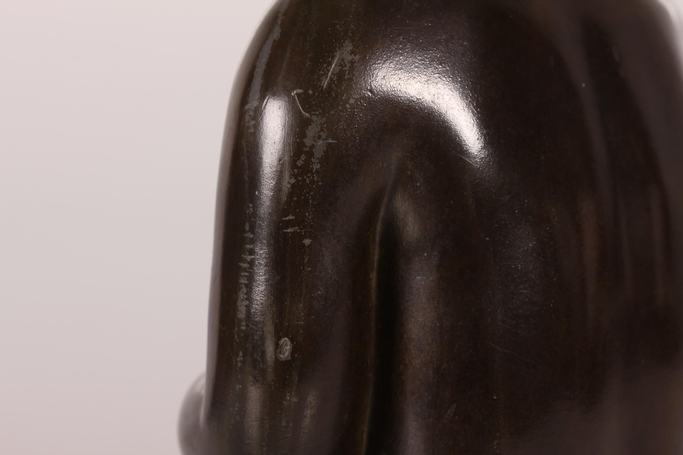 Statuetta Just Andersen di ragazzo con orso di E. Borch di Disco Metal Danimarca anni '40 In condizioni buone in vendita a Silkeborg, Silkeborg