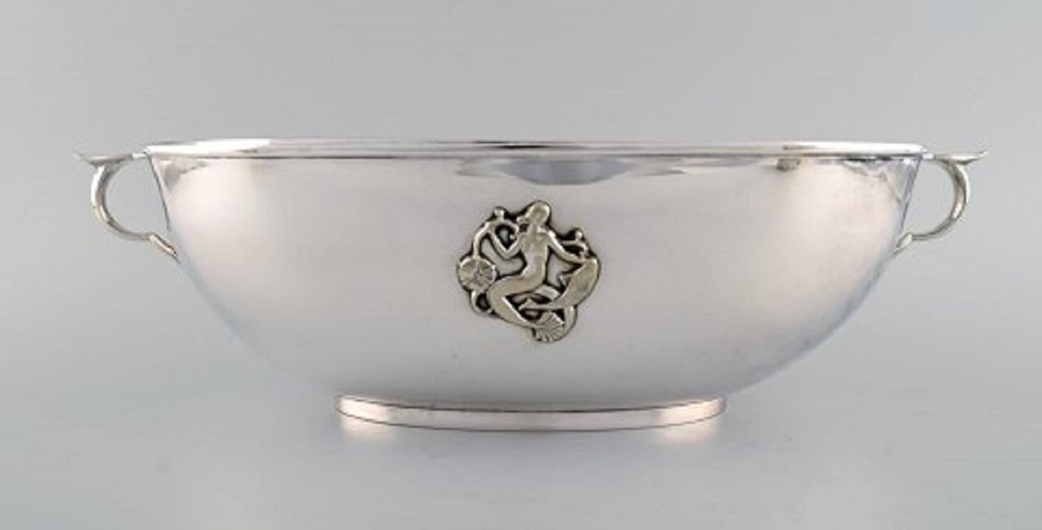 Just Andersen for GAB. Large Art Deco jardinière in plated silver decorated with mermaids, 1930s.
Measures: 37 x 17.5 cm.
In excellent condition.
Stamped.